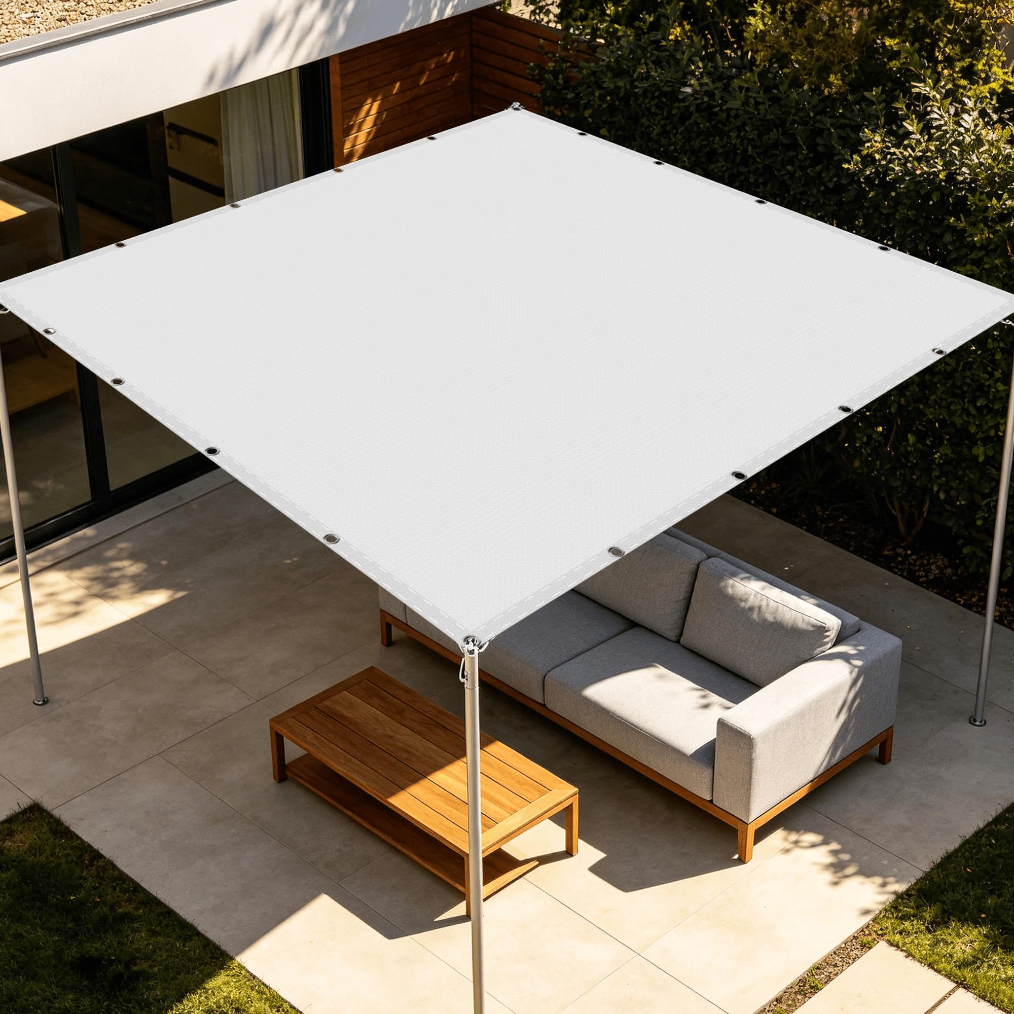 Voiles d'ombrage avec œillets pour créer de l'ombre sur une terrasse