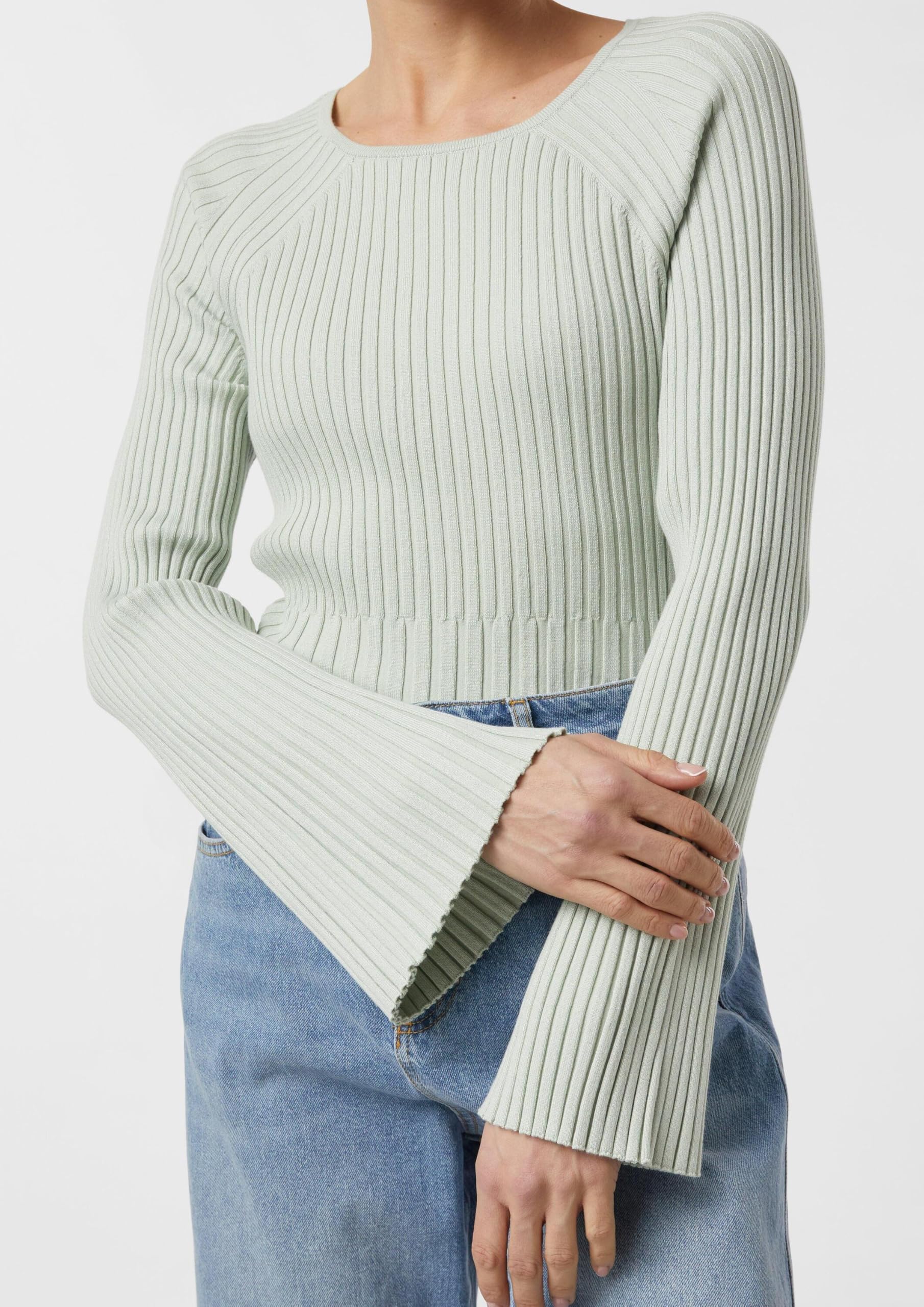 Comma Rippstrickpullover mit Trompeten-Ärmeln