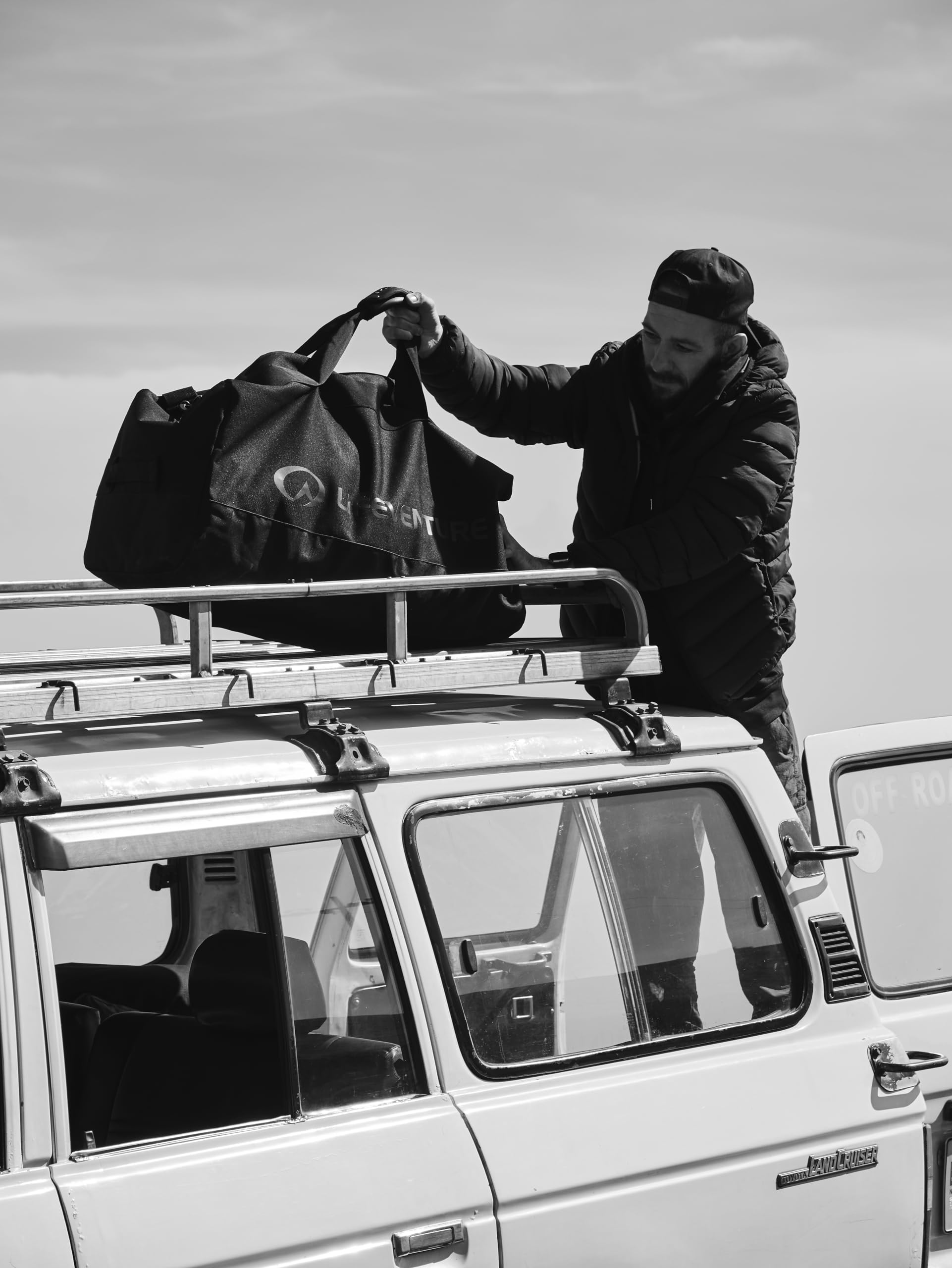 Lifeventure Expedition Sac de Sport avec roulettes Robustes Capacité 100 l avec poignée télescopique et Base Rigide, Noir, 100 Litre, Sac de Sport à roulettes avec Base Rigide
