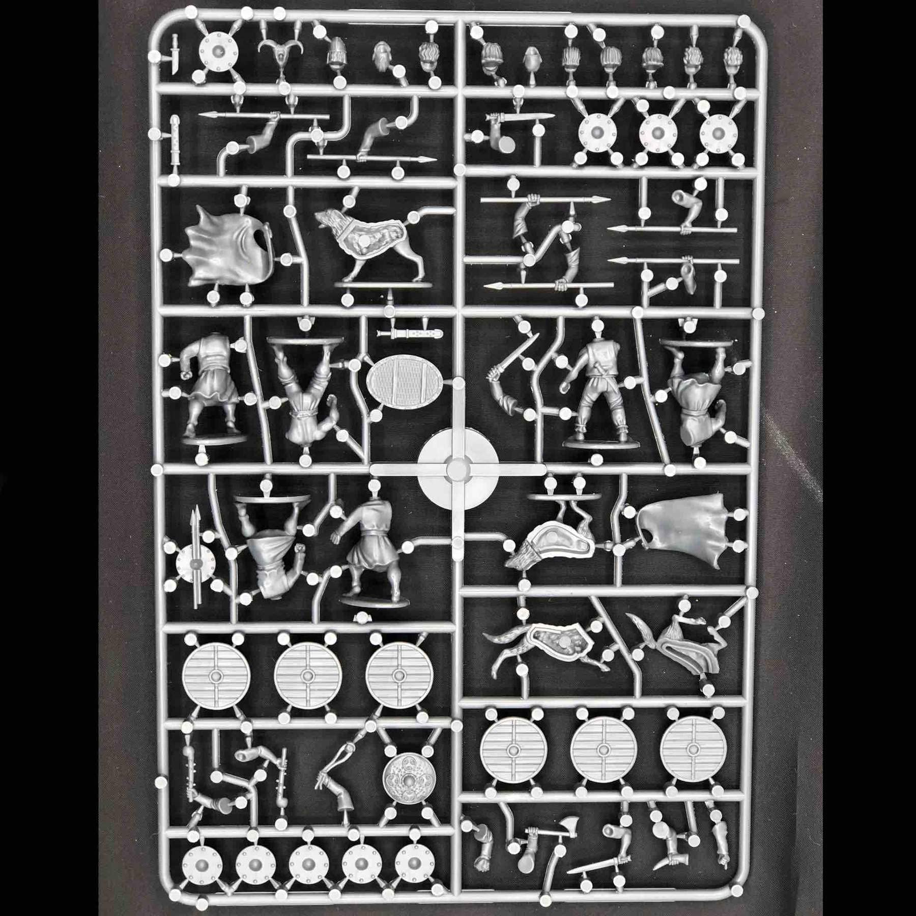 【中古】Blood Oaths - ダークエイジアイリッシュウォリアーズ - 40 (30戦士/10 WARDOGS) マルチパーツ ハードプラスチック (耐衝撃性ポリスチレン) 28mmフィギュア Amazon | Blood Oaths - ダークエイジアイリッシュウォリアーズ - 40