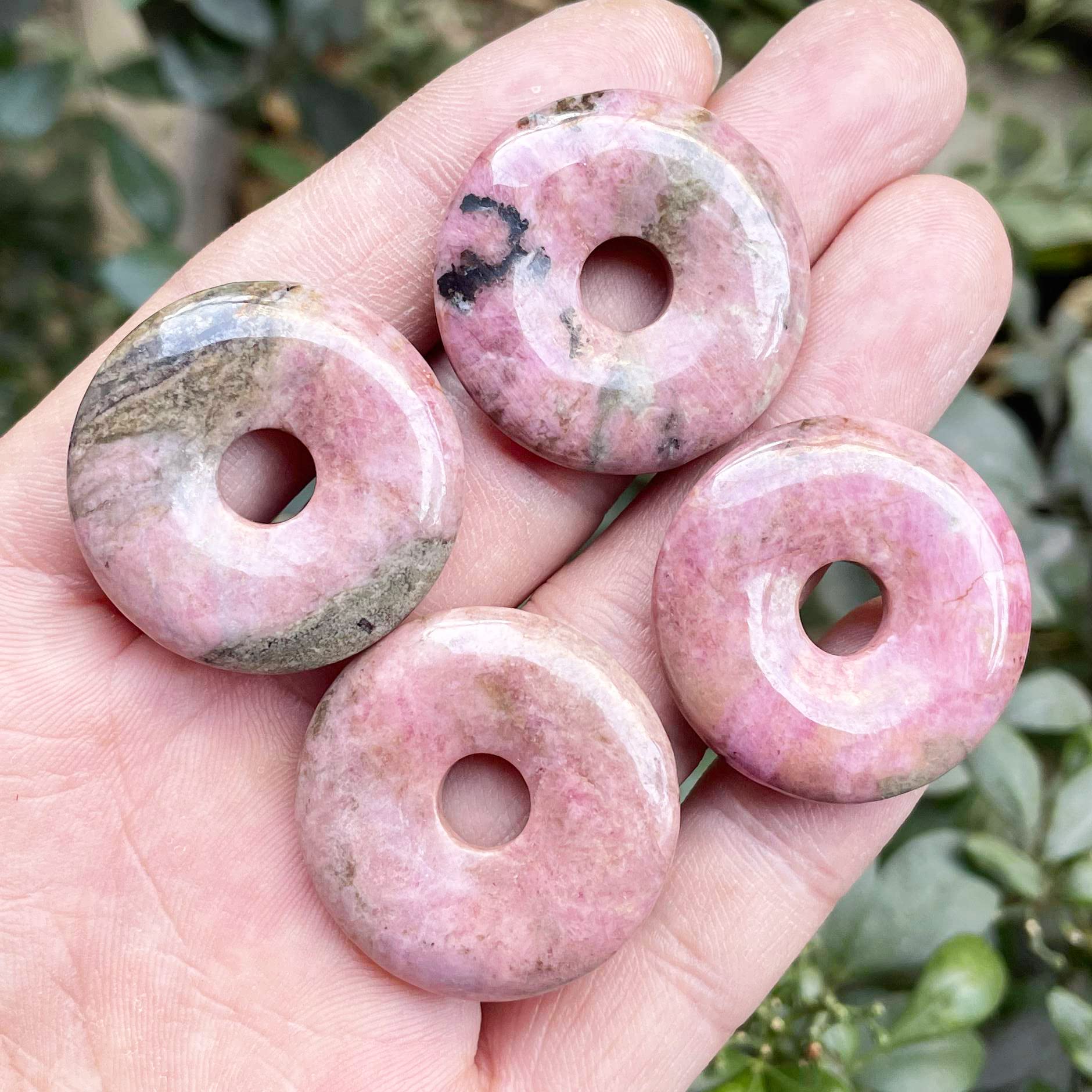 Crocs - Lot De 5 Breloques Jibbitz Triangle Style Pierre Précieuse | ASOS