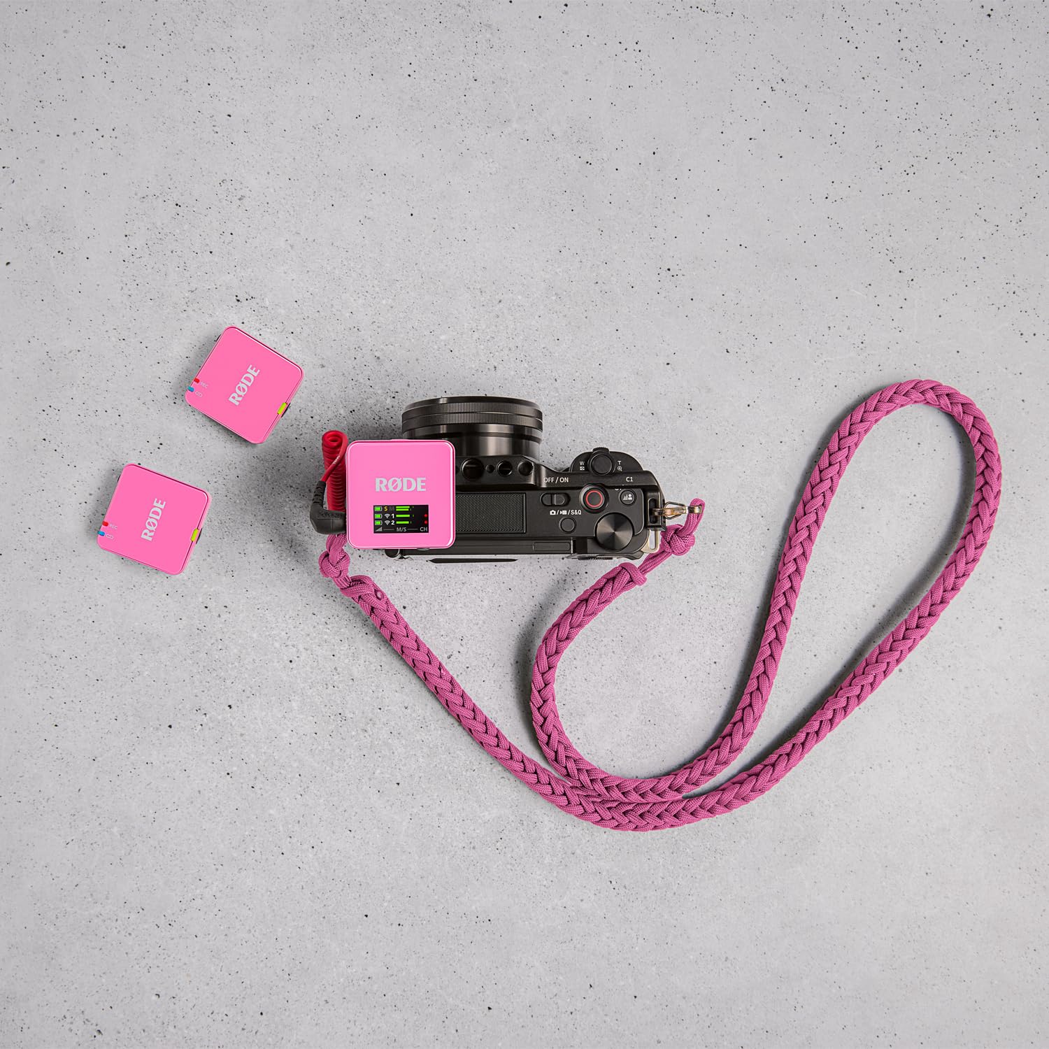 Rode Wireless GO Gen 3 Drahtloses 2-Kanal Mikrofon-Funksystem Pink mit Interview GO Handadapter Pink und keepdrum Fell-Windschutz