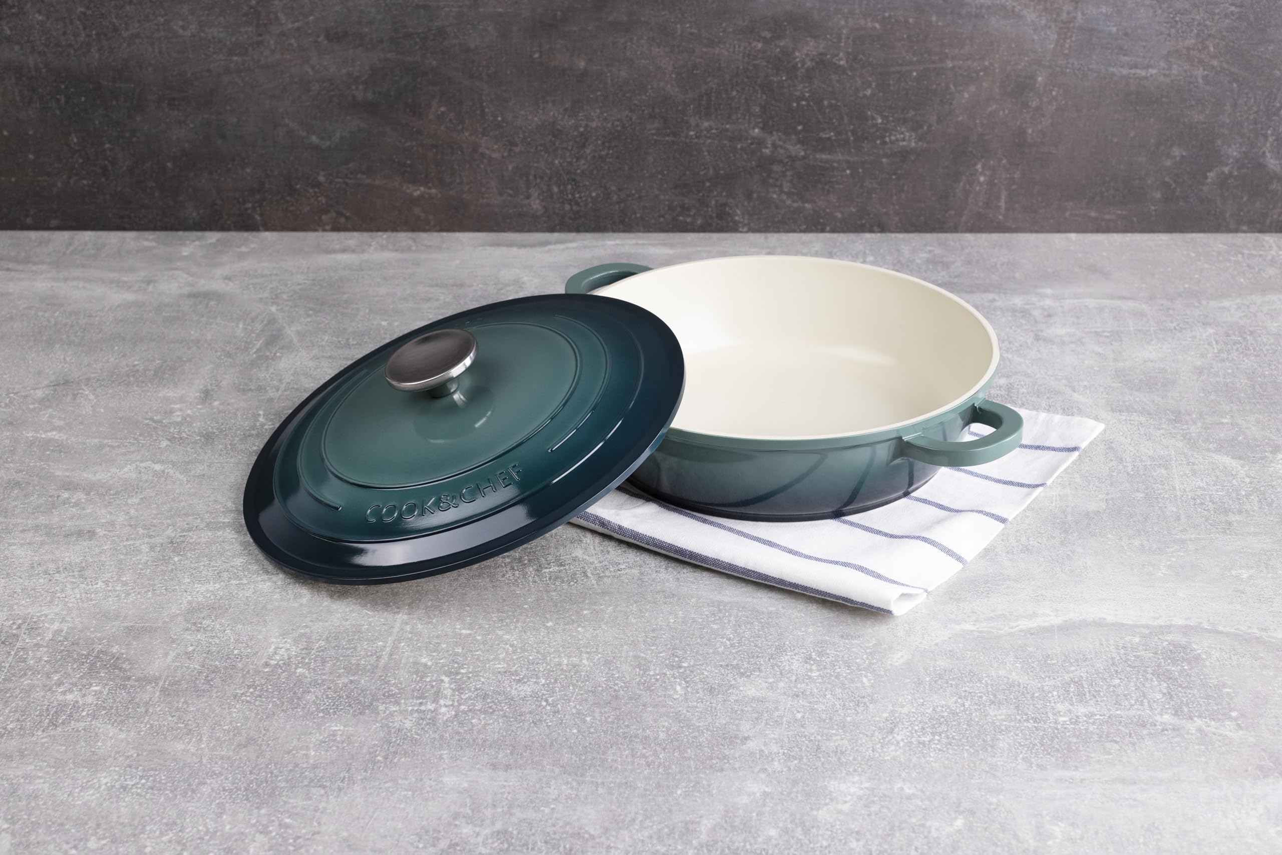BERGNER Excalibur | Pentola bassa da 24 cm di diametro e 6,5 cm di altezza | con coperchio | realizzata in alluminio pressofuso | adatto per forno e induzione | verde