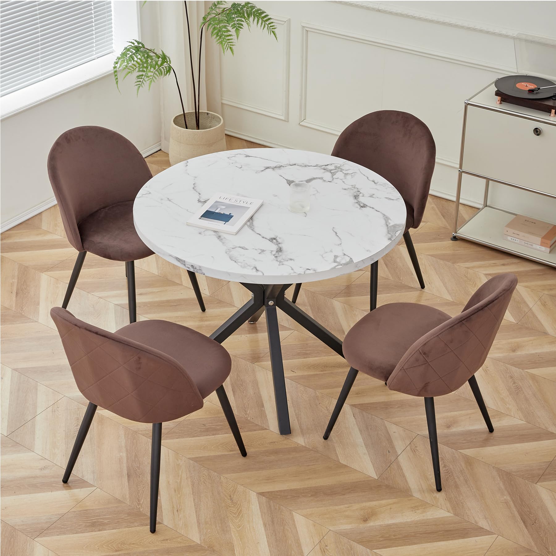 GrandCA HOME Set di 4 Sedie da Pranzo in Velluto, Sedie da Cucina con Cuscino del Sedile in Morbido Velluto, Sedie da Pranzo Laterali Imbottite per Soggiorno, Marrone