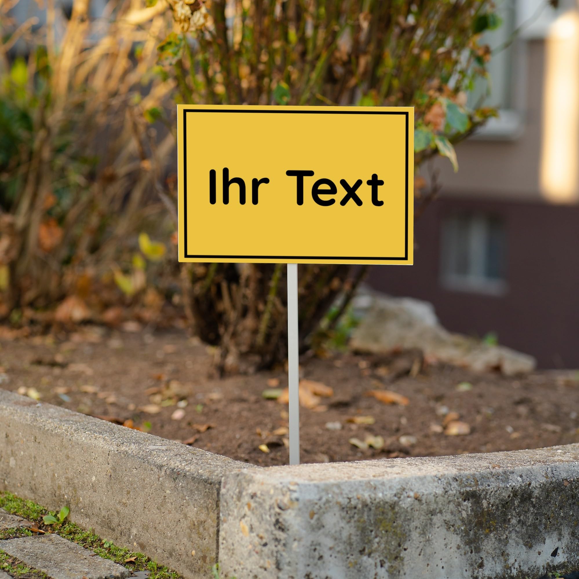 Schild mit Wunschtext selber gestalten – Alu-Schild für Privatgrundstück, Privatparkplatz, Baustelle, etc. – wetterfestes Alu-Verbund Hinweisschild (300 x 200 x 4 mm | Signalgelb)