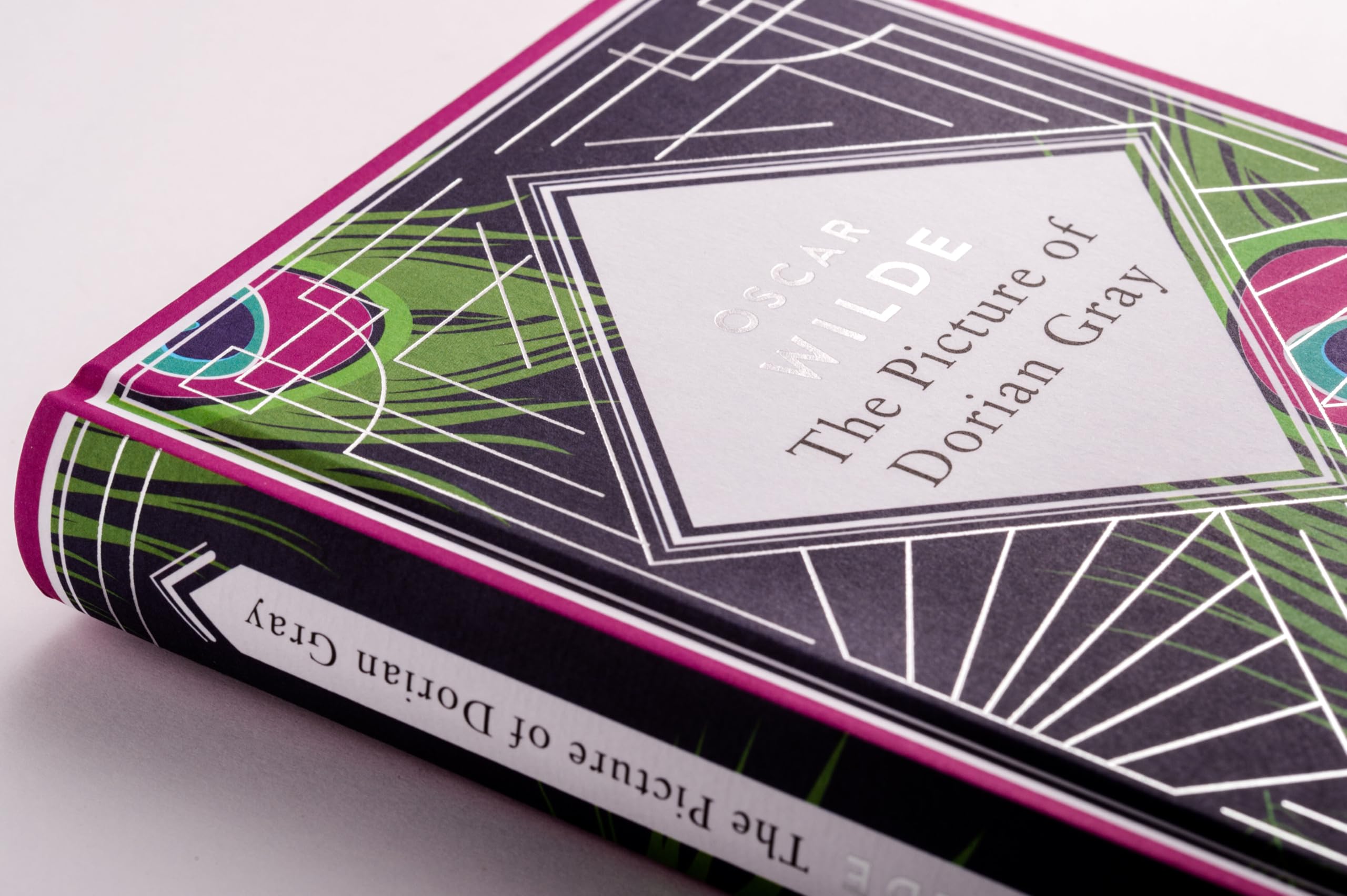 Wilde - The Picture of Dorian Gray. English Edition: A special edition hardcover embossed with silver foil: 7