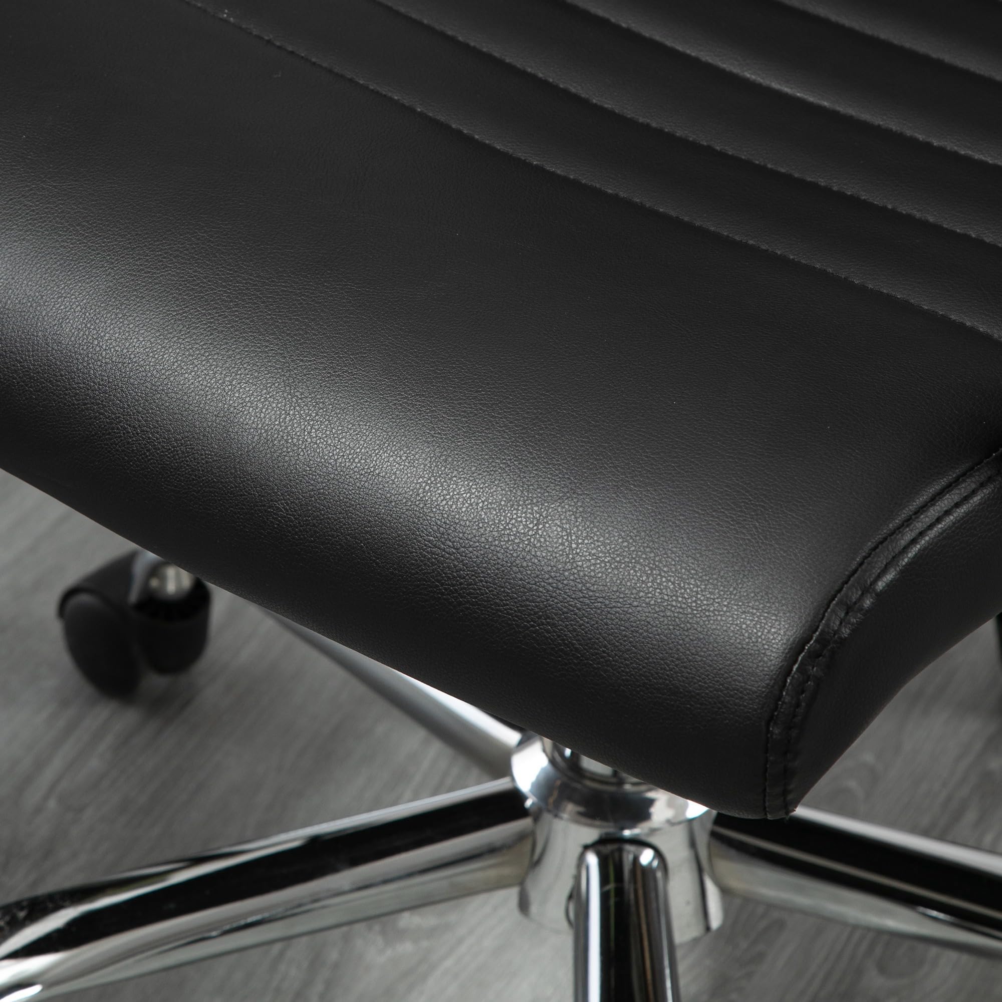 Vinsetto Silla de Escritorio Giratoria con Respaldo Alto Ruedas Negro | Silla de Oficina, Ruedas Giratorias, Altura Ajustable, Función Basculante, Reposabrazos, Tapizado en Cuero Sintético