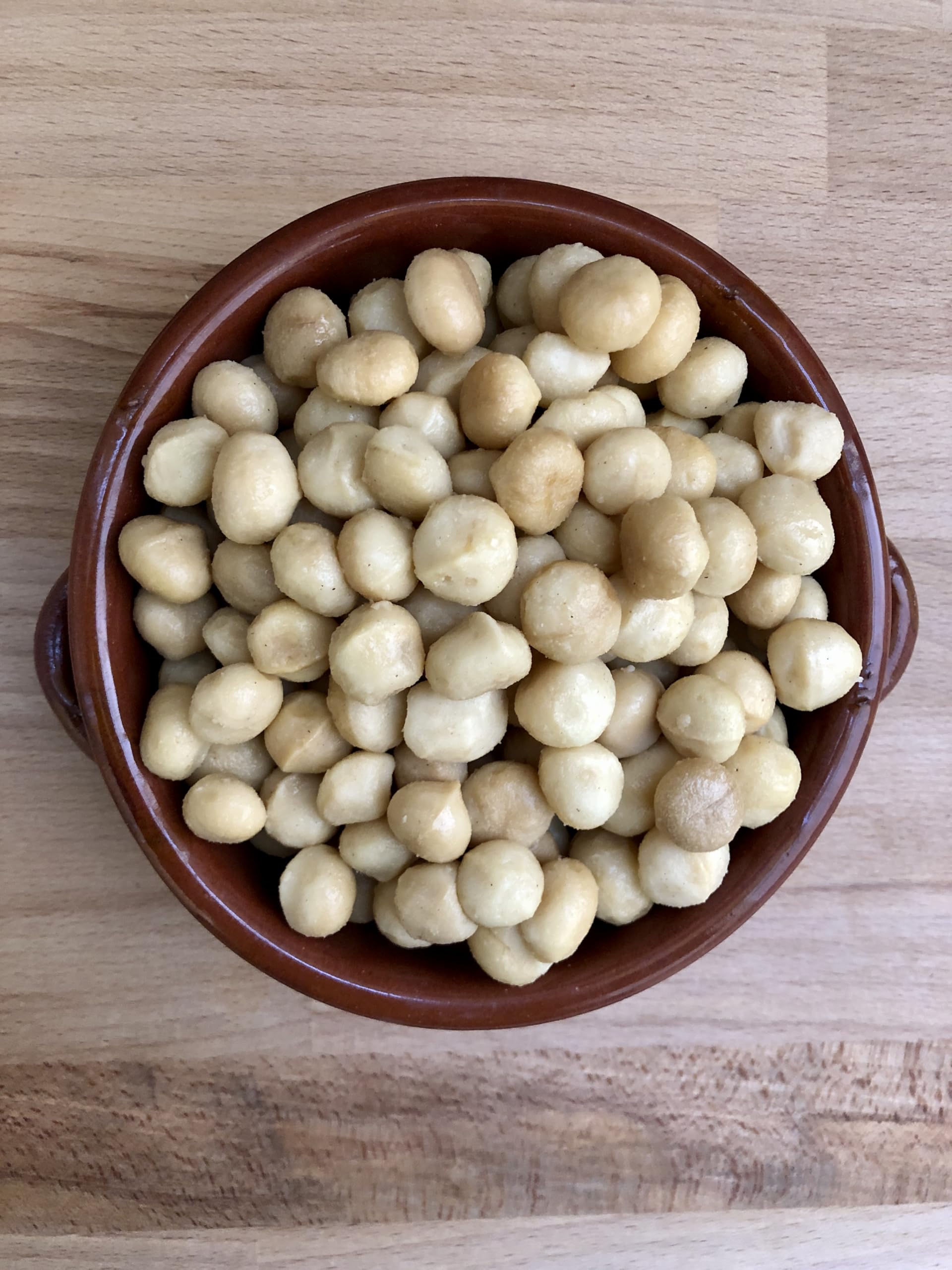 Noci Macadamia del Kenya Sgusciate - Calibrate - 100% NATURALI Senza Conservanti, Senza Sale e non Tostate - Confezione da 1 Kg in Sacchetto di Kraft Richiudibile