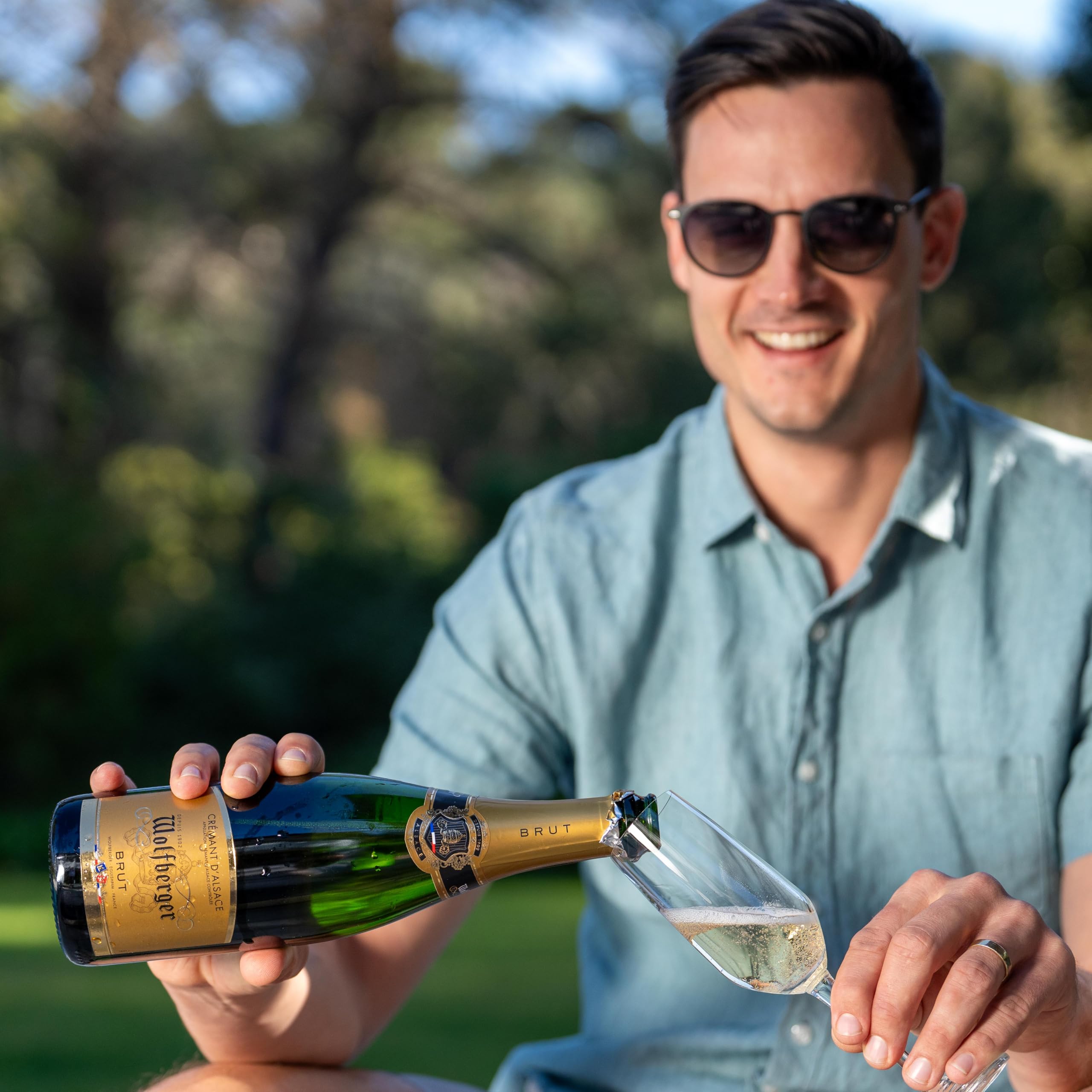 Wolfberger Crémant d´Alsace, brut, 6 Flaschen à 0,75 Liter. Idealer Begleiter für die schönen Momente im Leben und prickelnde Alternative für Sekt oder Champagner. Traditonelle Flaschengärung,