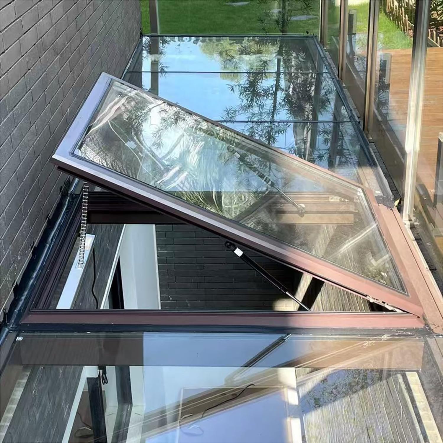Ventana de Techo eléctrica - Claraboya con Control Remoto y Sensor de Lluvia para Techo, ático y sótano - Diseño de Aluminio Personalizable