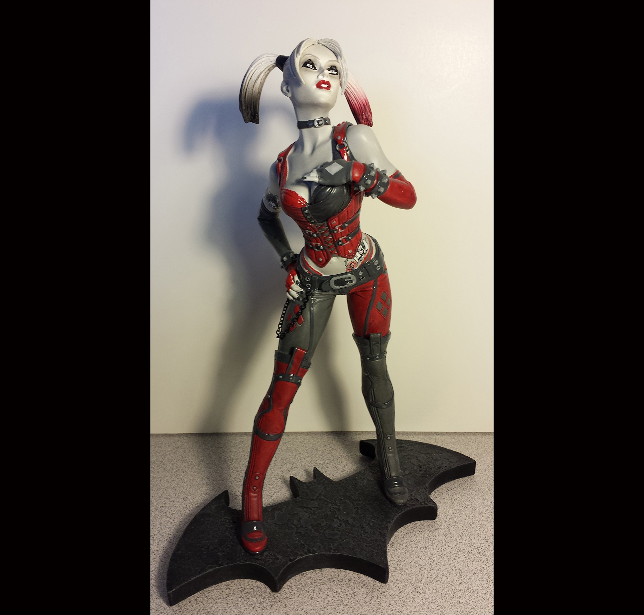 DC Comics Batman Arkham City Harley Quinn Statue
