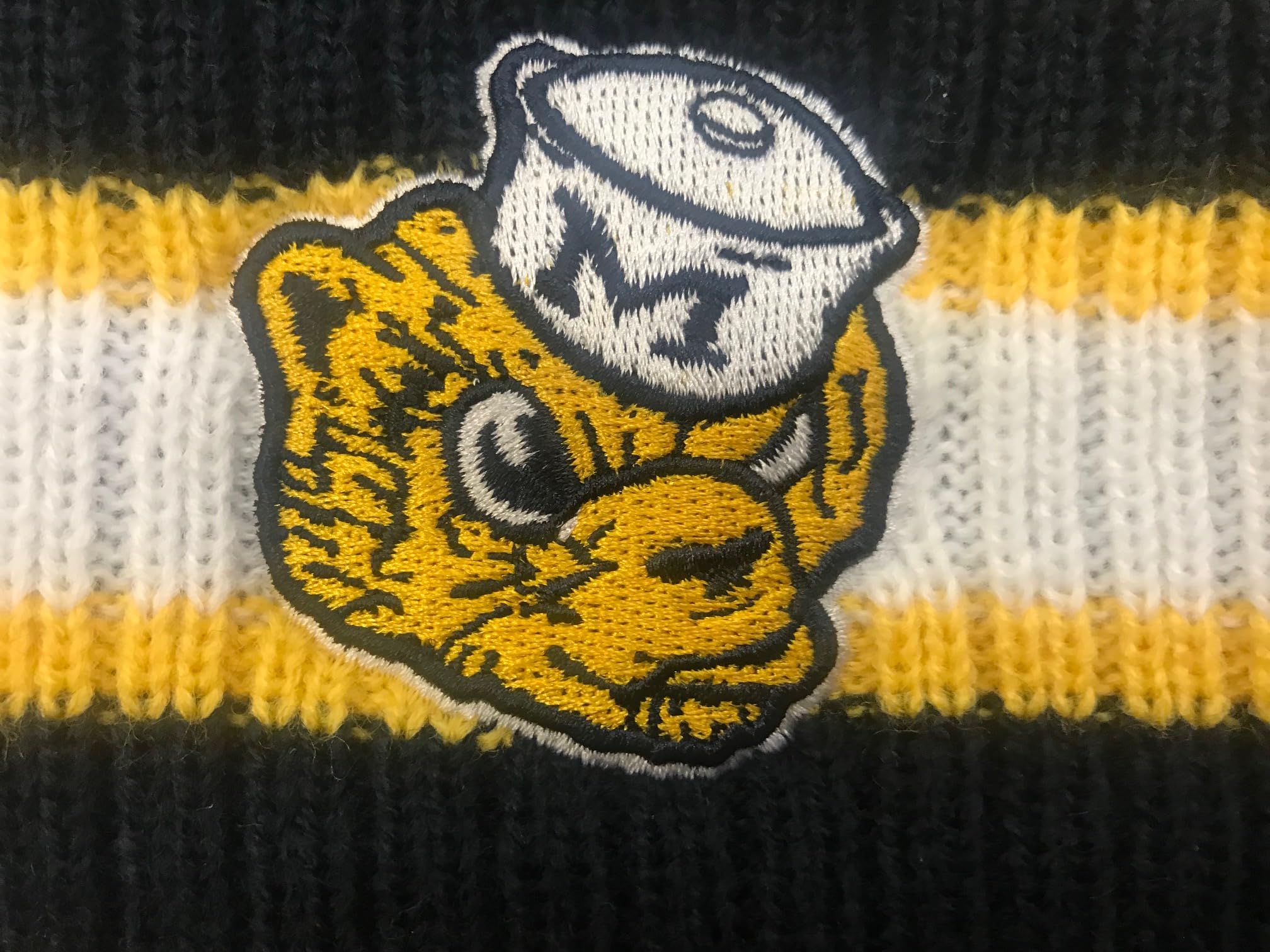 Zephyr NCAA Team Color-Retro Logo -Cuffed Knit Skully Beanie Pom Hat-Michigan-One Size Fits Most