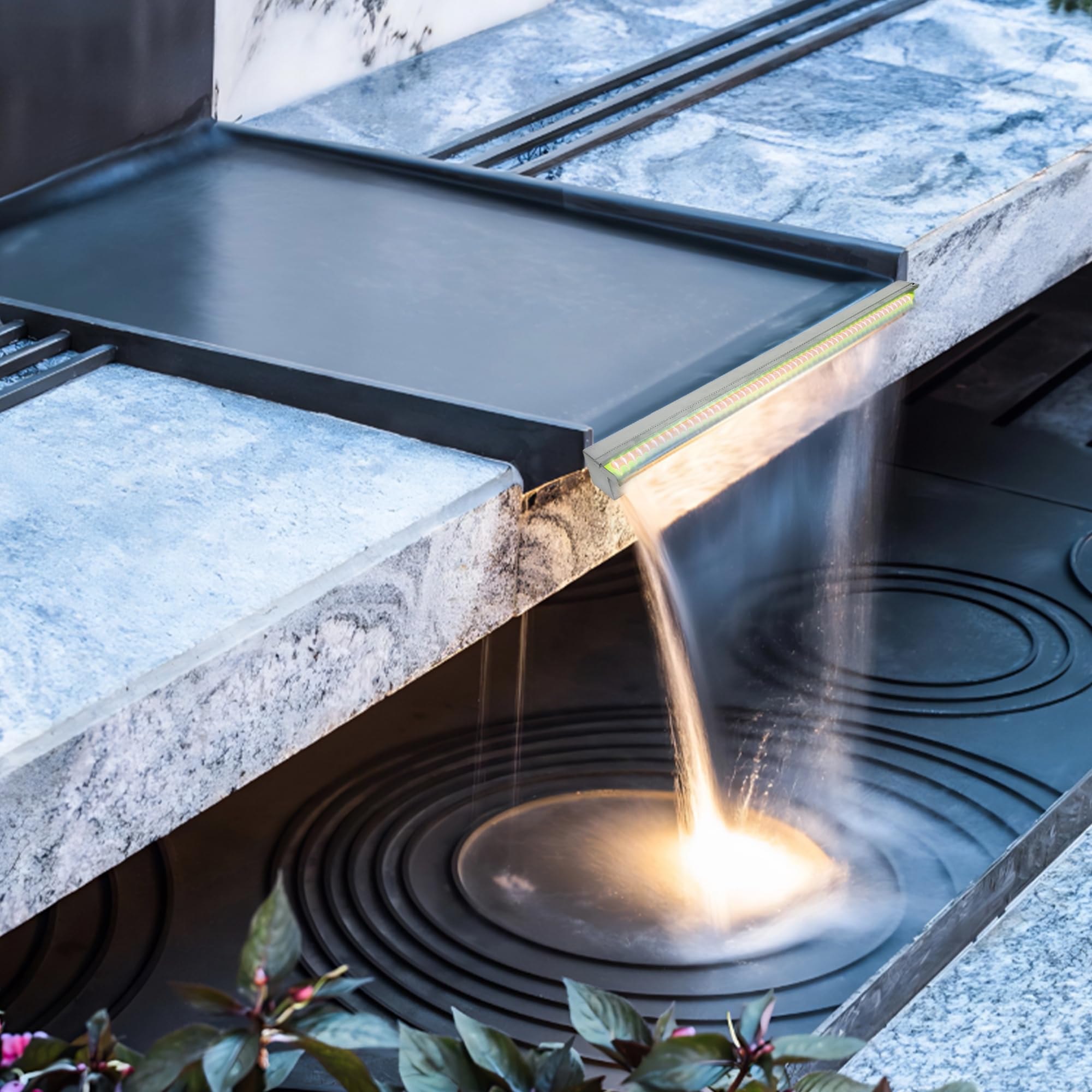 Garvee Cascada de Agua de Acero Inoxidable 304 para Piscina y Jardín Fuente Rectangular Decorativa con Luces LED RGB y Mando a Distancia para Estanque Exterior y Paisajismo Patio 90 cm Plata