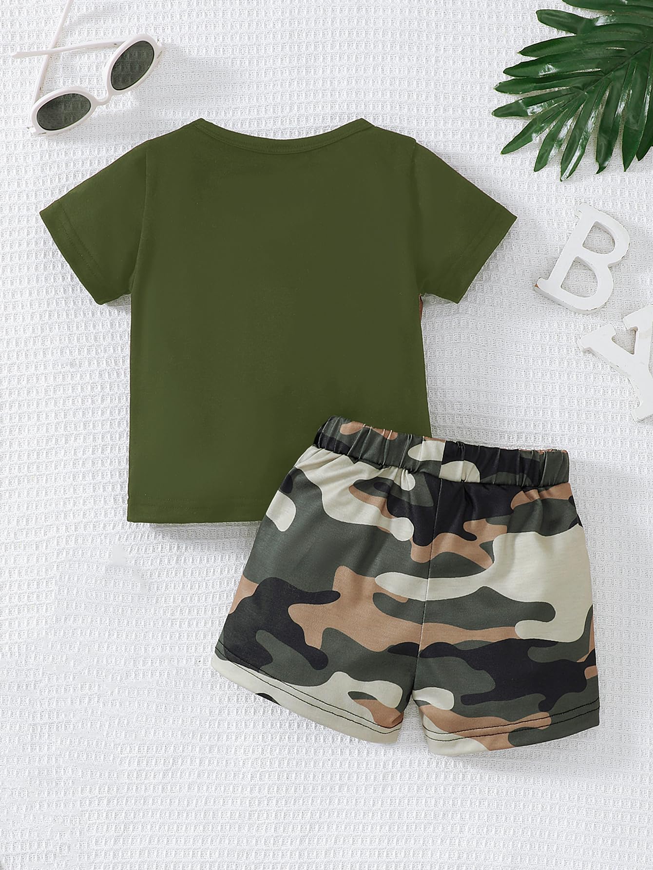 Conjunto de 2 piezas para niños pequeños, camiseta de manga corta con bloques de color y pantalones cortos de camuflaje para niños de 9 a 3 años, ropa de verano — view 3
