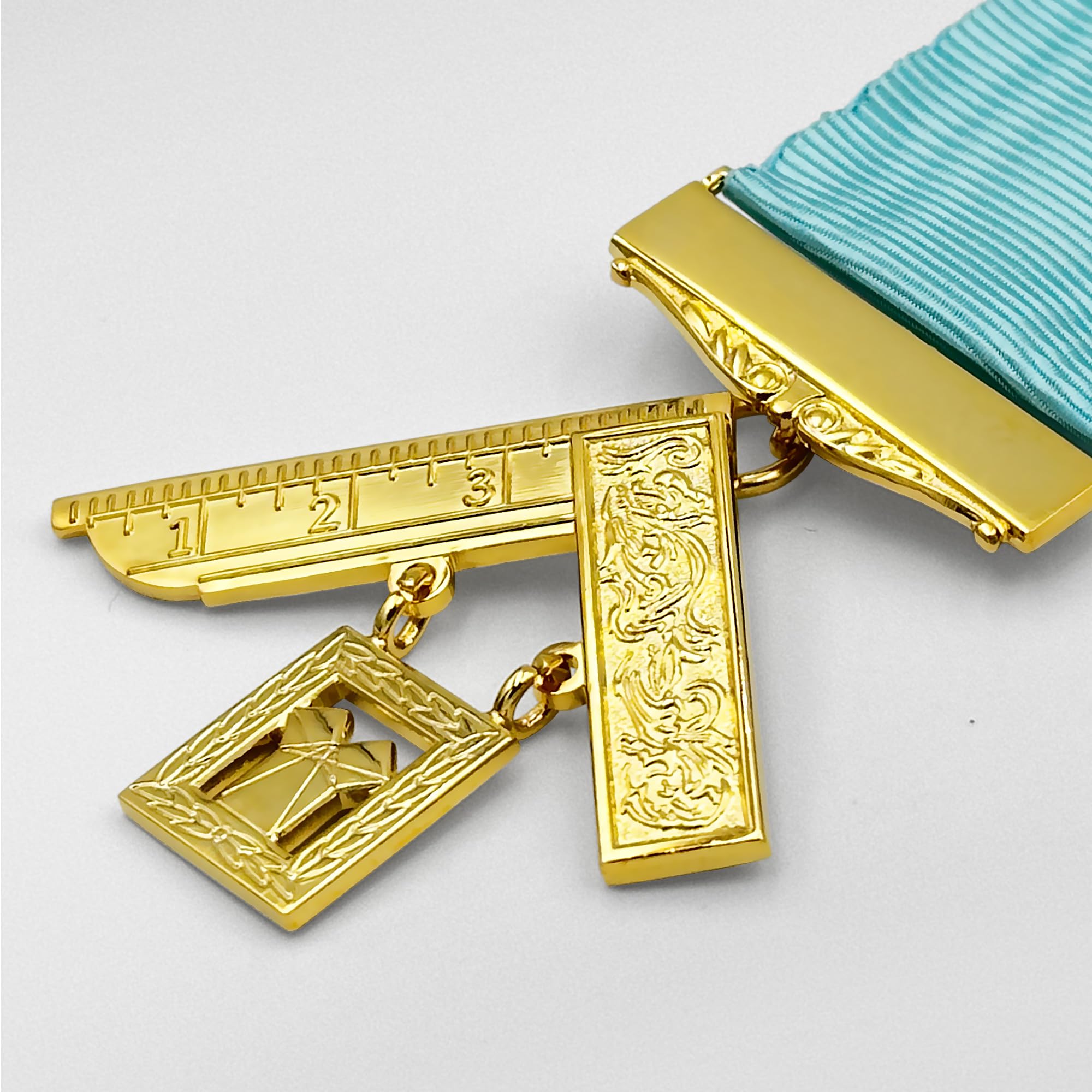 THE MASONIC COLLECTION - Gioiello per il seno artigianale Past Masters - Con nastro blu e placcatura in oro - Un perfetto accessorio regalo massonico per uomini massoni