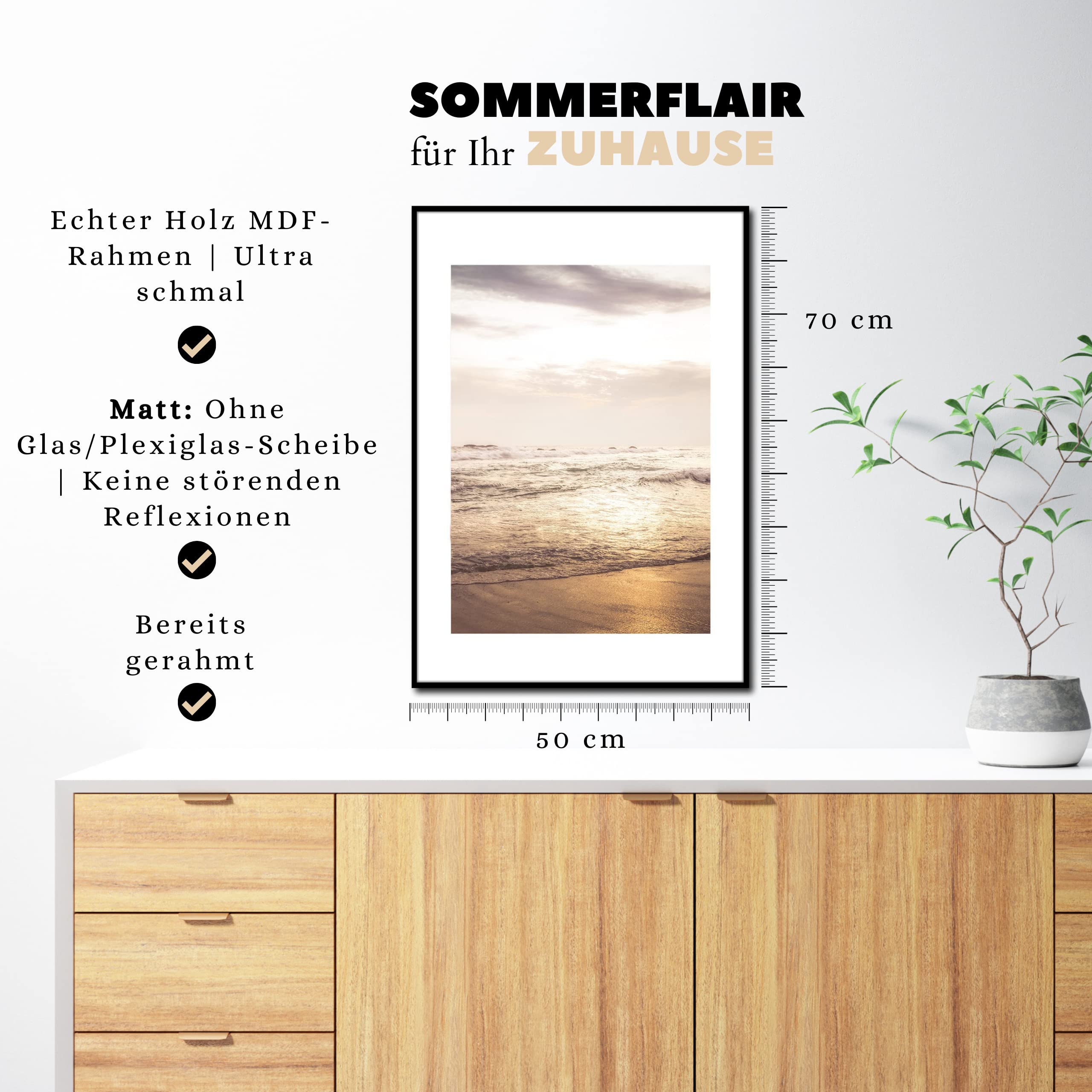 Rahmenbild Gold Coast | Artbox Wandbild | Bild mit Rahmen schwarz | Meer Strand Urlaub Sonnenuntergang Sonne Himmel Sand Wellen Küste | Wohnzimmer Schlafzimmer Büro | orange blau weiß | 50 x 70 cm
