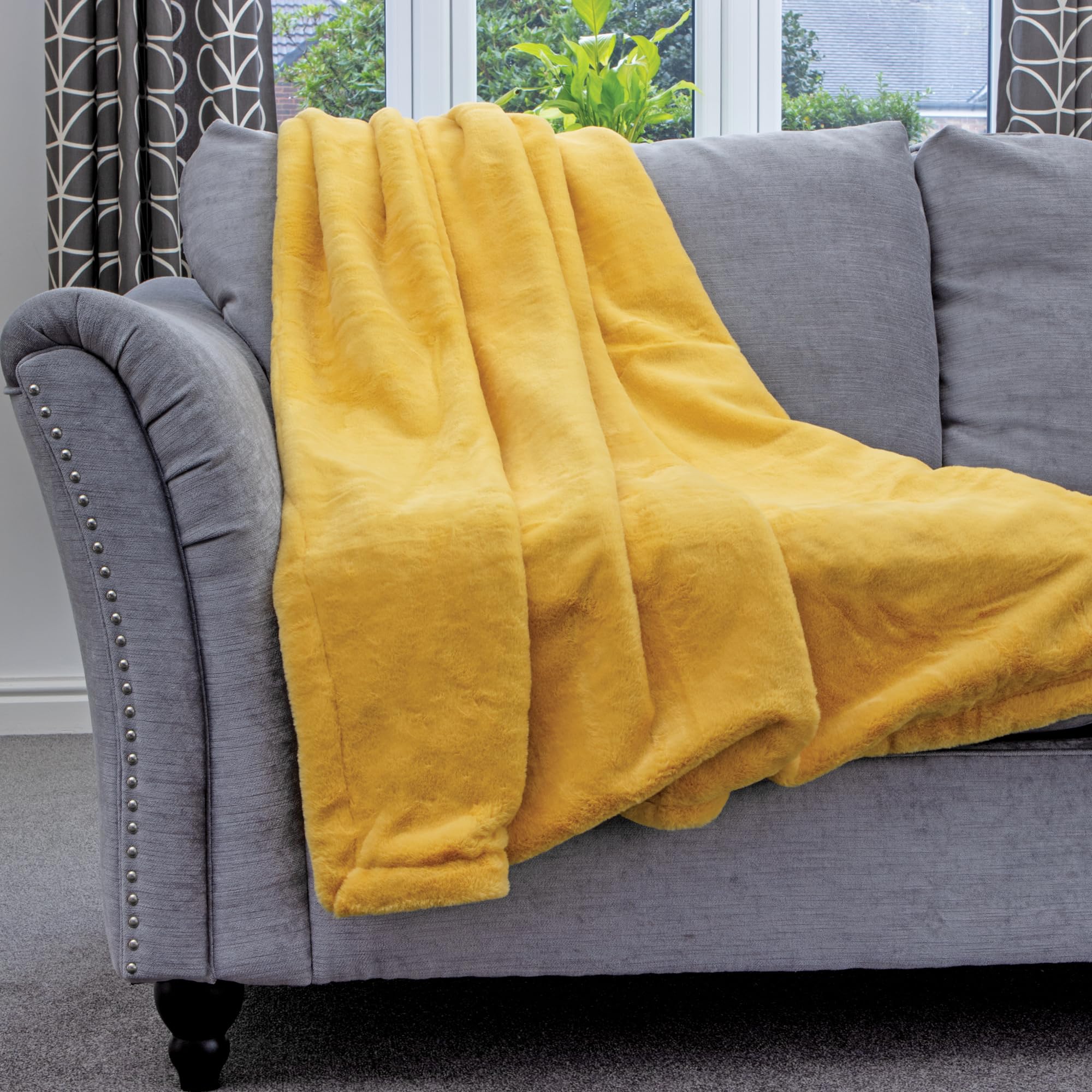 Dreamcatcher Luxurious Gold Faux Fur Throw Blanket 160 x130cm, Large Blankets and Throws Fleece Blanket, Ideal Fluffy Blanket for Sofas, Beds, Chairs and Couch