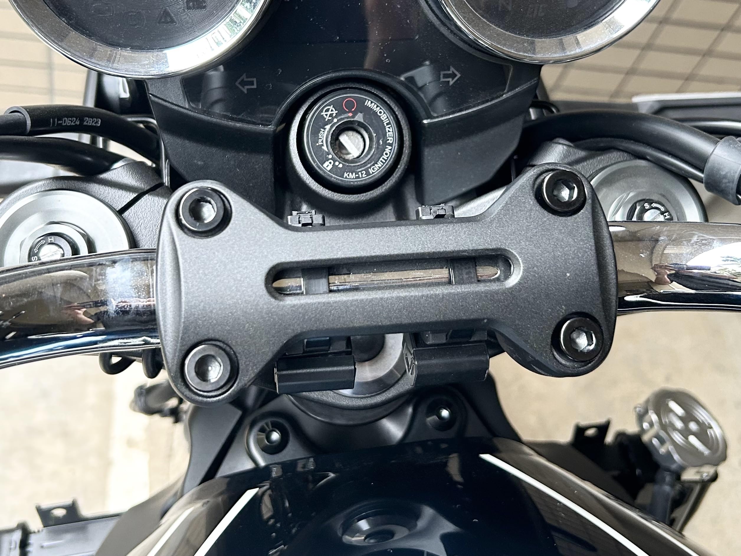 Amazon.co.jp: FATFATPIZZA Z900RS専用 ハンドルクランプ用 チタン