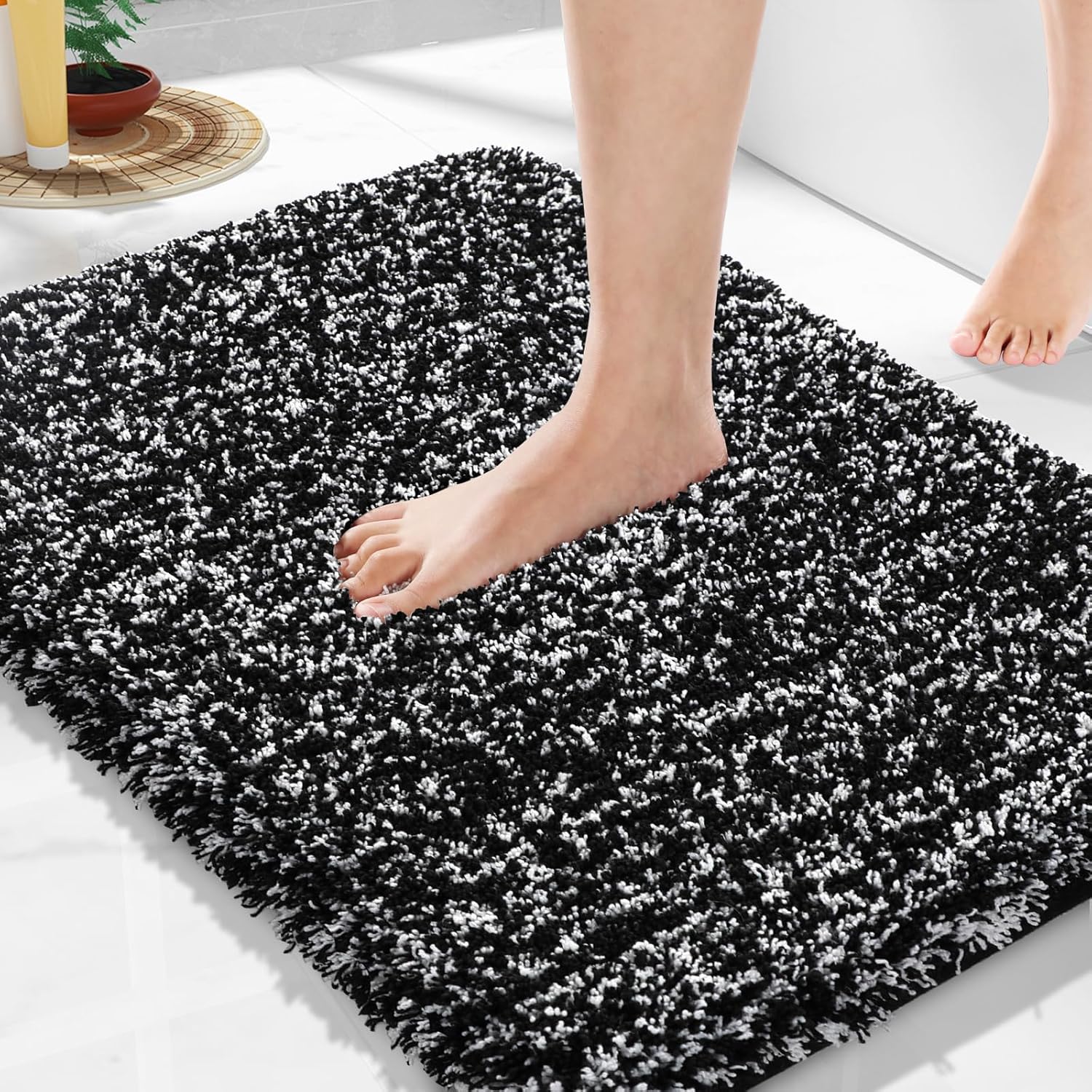 Yimobra Black and White Bathroom Rugs Non Slip Washable, Ultra Soft and Water Absorbent Bath Mats, Plush Fluffy Shower Mat Outside, Microfiber Thick Matts for Bathroom Floor/Sink, 24x17 Black and White 17" x 24"