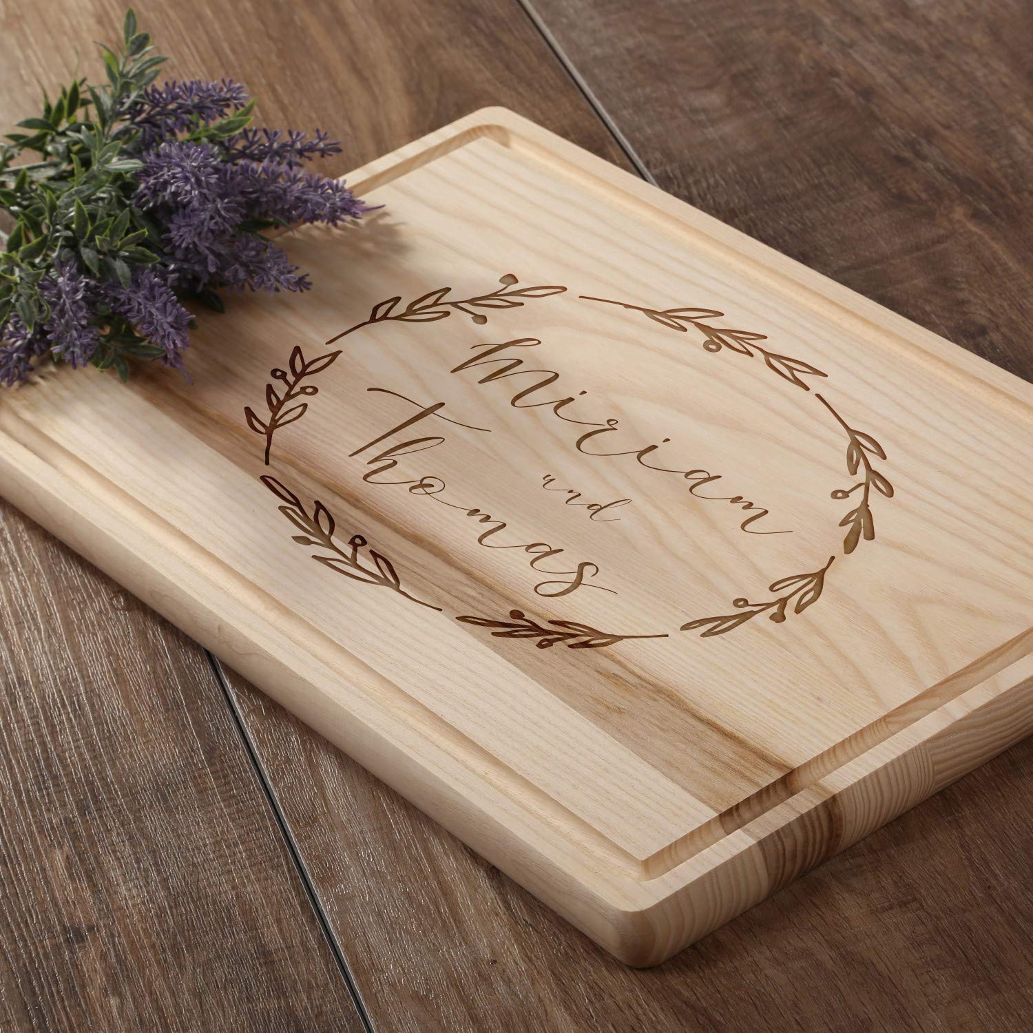 FORYOU24 Holz Schneidebrett hell mit Gravur Motiv 06 - personalisiert mit Wunsch-Namen Küchenbrett graviert als Geschenkidee zur Hochzeit