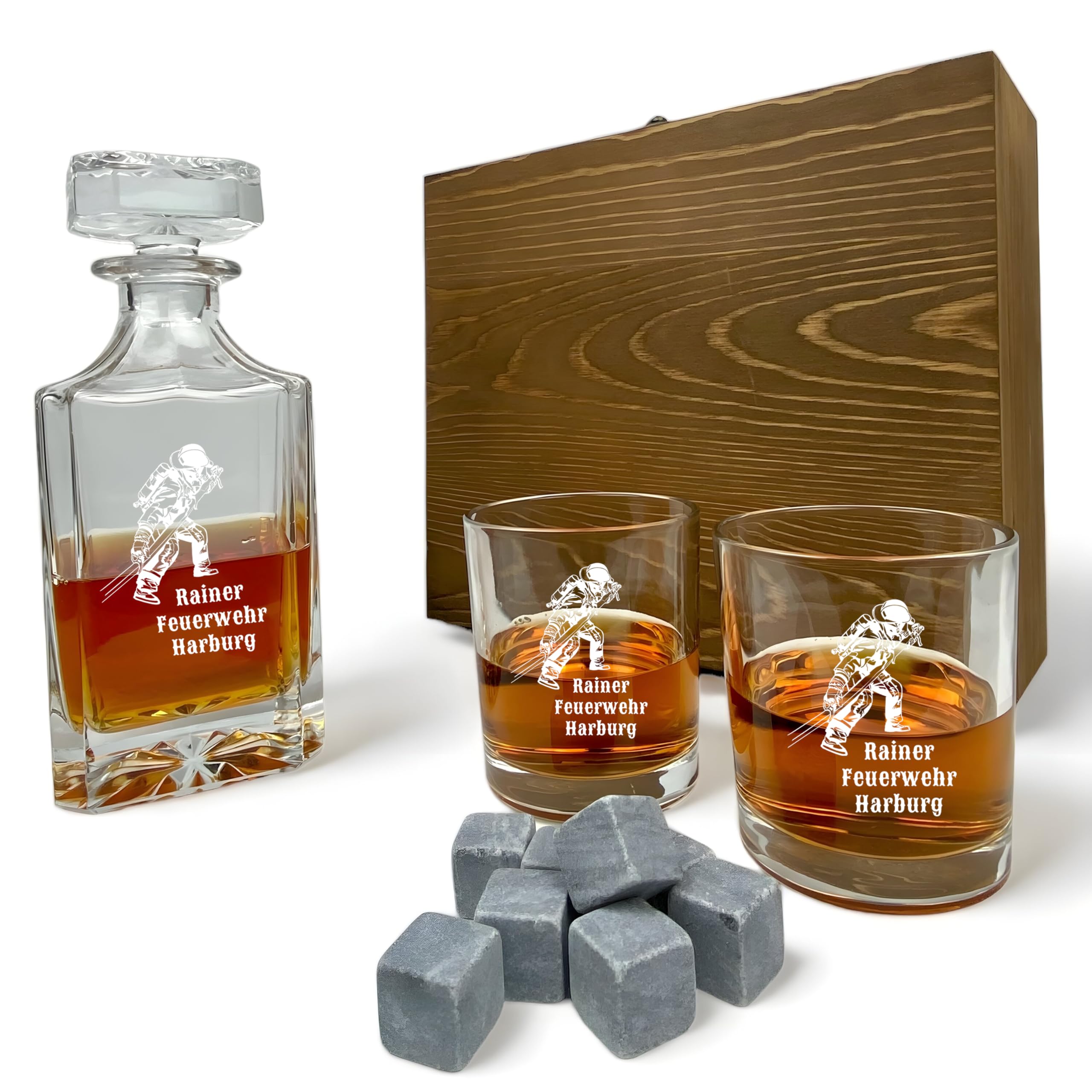Whisky Set Feuerwehr Gravur und Wunschtext Karaffe 700 ml und Gläser personalisiert Holzbox Geschenk (Motiv 4: Feuerwehrmann mit Schlauch, Karaffe + 4 Gläser)