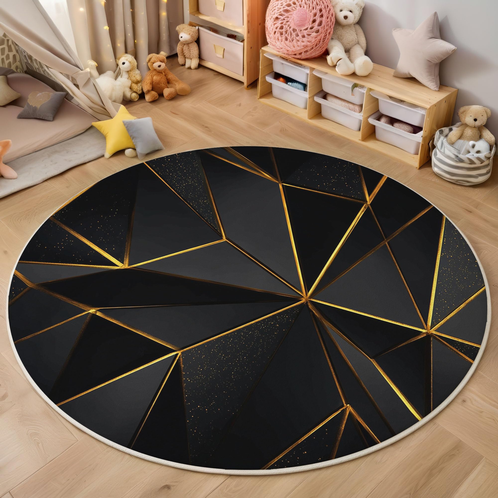 Tapis rond noir et doré géométrique pour réchauffer l'ambiance du salon au balcon