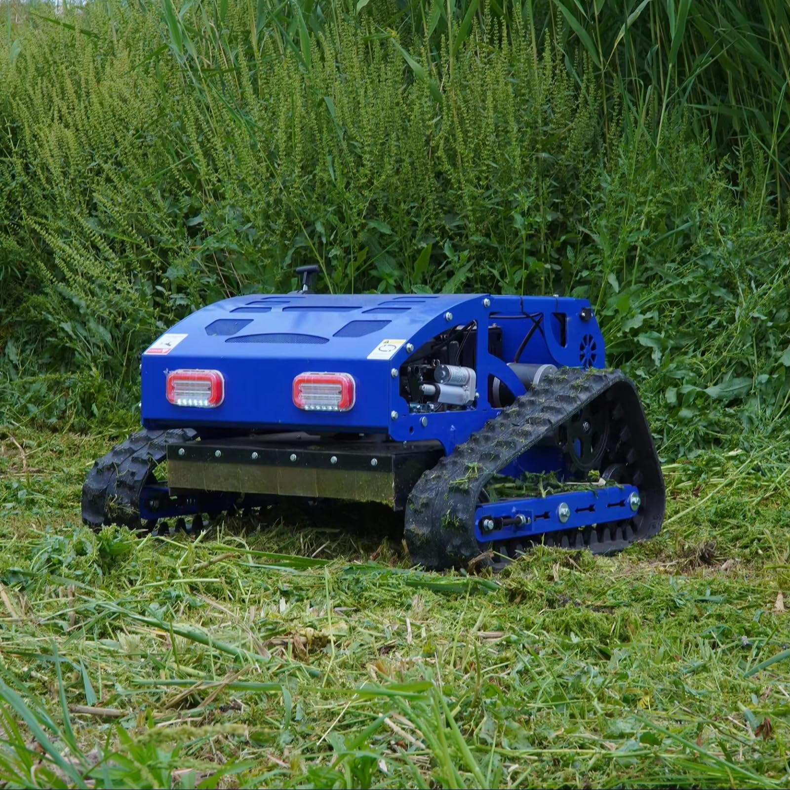 Cortacésped de gran área, cortador de césped con control remoto para pendientes y suelo áspero, cortacésped RC de alta eficiencia para corte de patio de granja