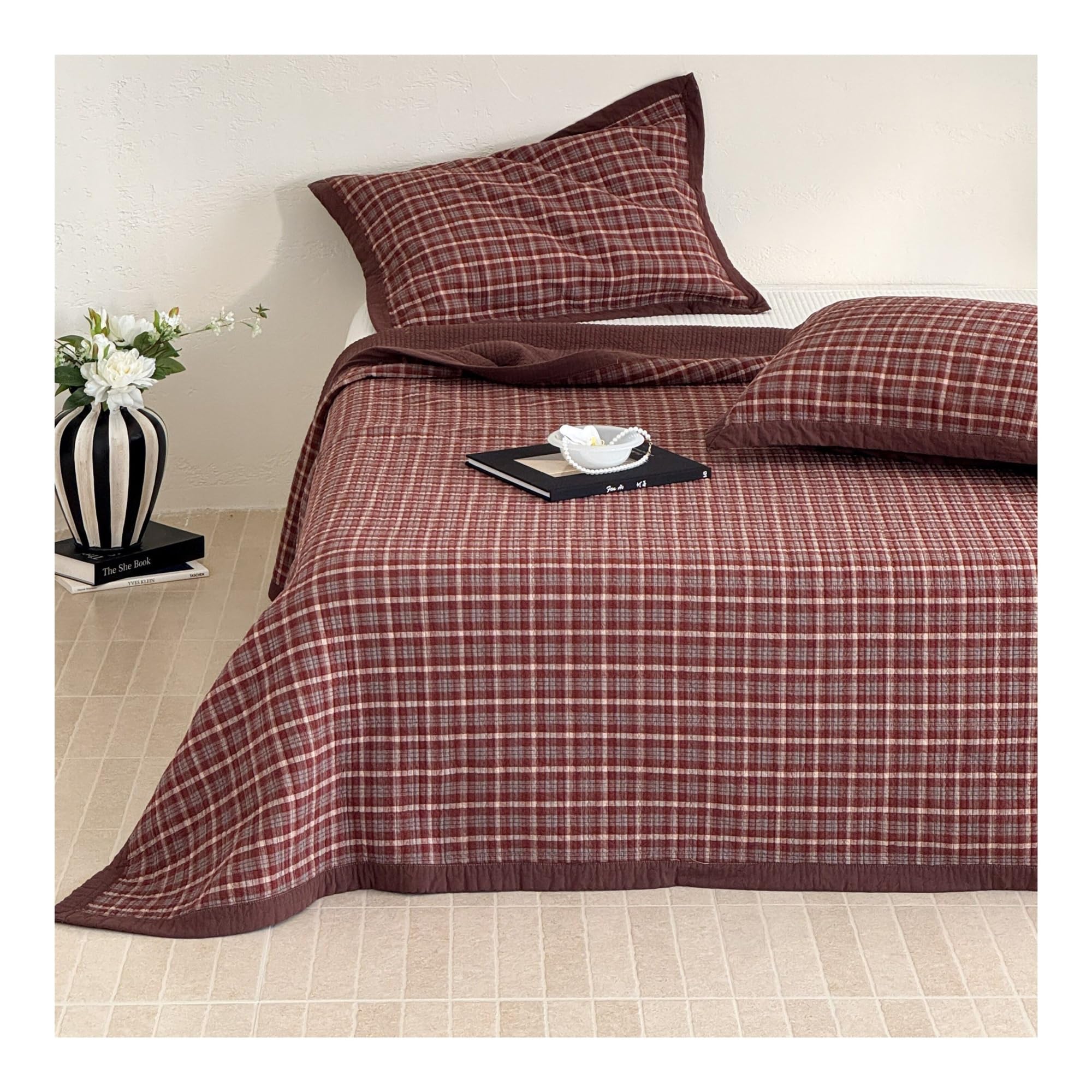 GBHMJU Queen Bedspread Plaid Pattern Quilt Set Elegant Style Bedding Coverlets Reversible Lightweight 3 Piece for All Seasons(Red,230x250cm+48x74cm x2)