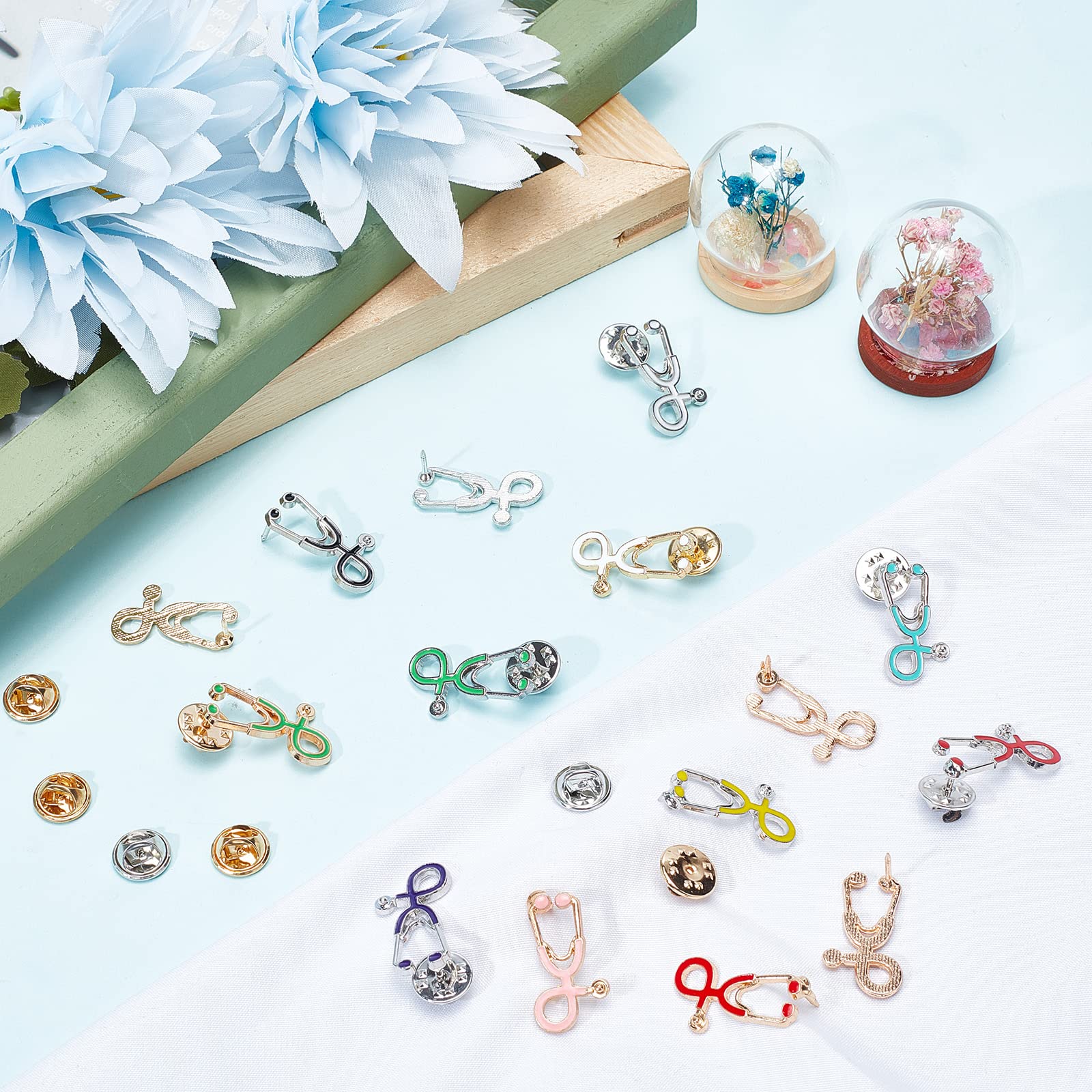 12 Stück Stethoskop Brosche Set | Bunte Emaille Anstecknadeln | Für Mediziner & Studenten