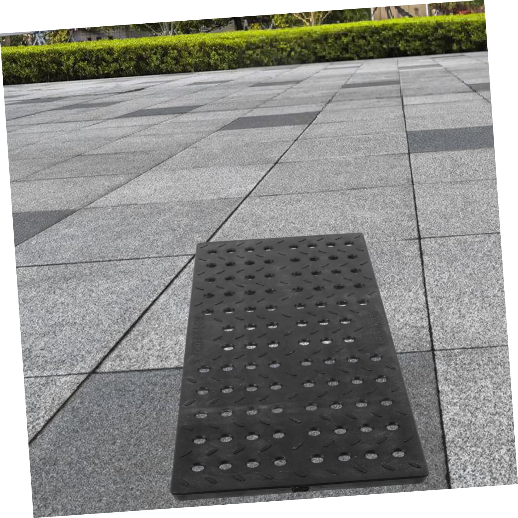 Solidna plastikowa osłona odpływowa wykopu, 200 x 500 mm, wymienna kratka kanalizacyjna z okrągłymi otworami do kuchni i ochrony rynny na zewnątrz, niezbędne akcesorium drenażowe do restauracji i