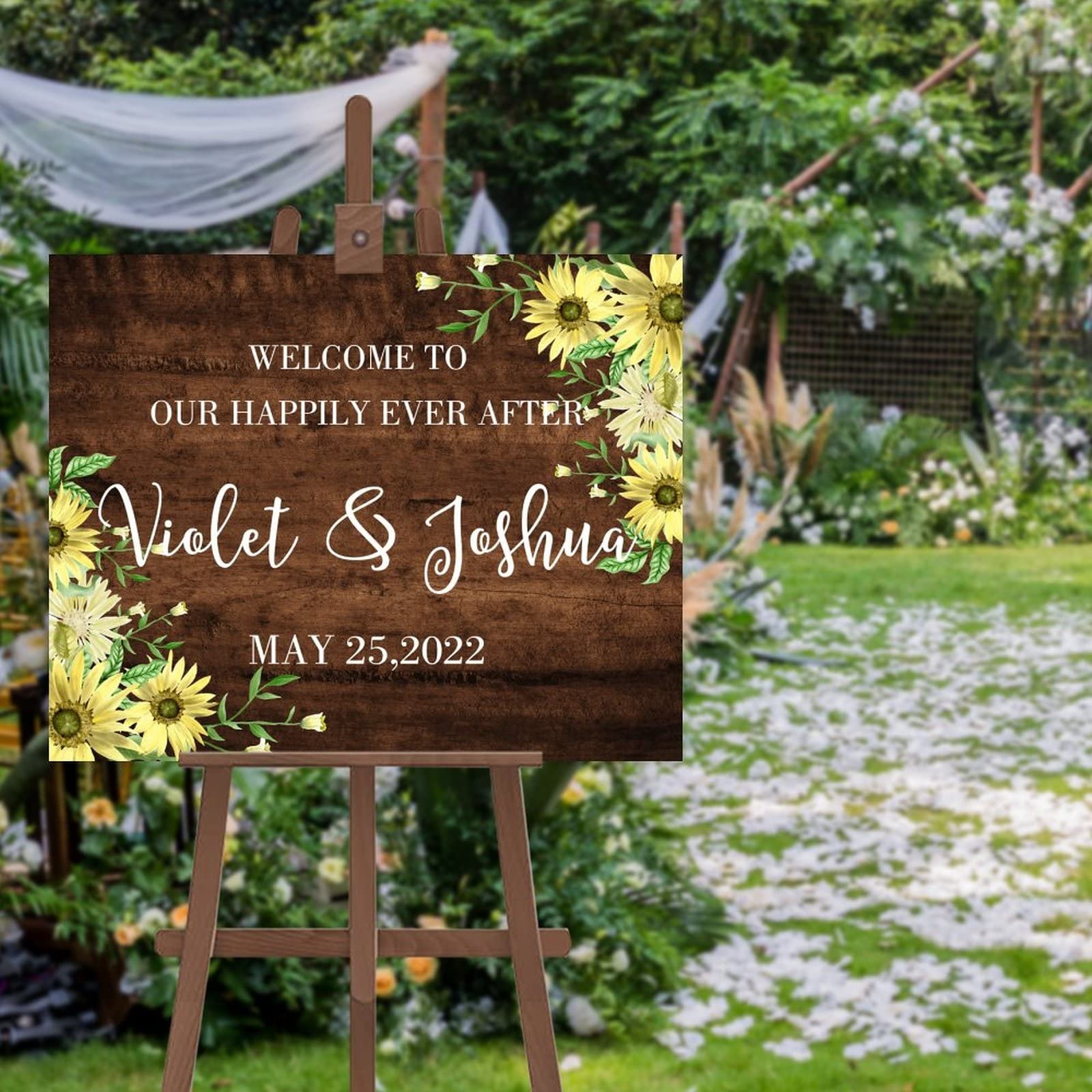 Décoration de mariage en bois de style champêtre pour accueillir vos invités lors de la cérémonie