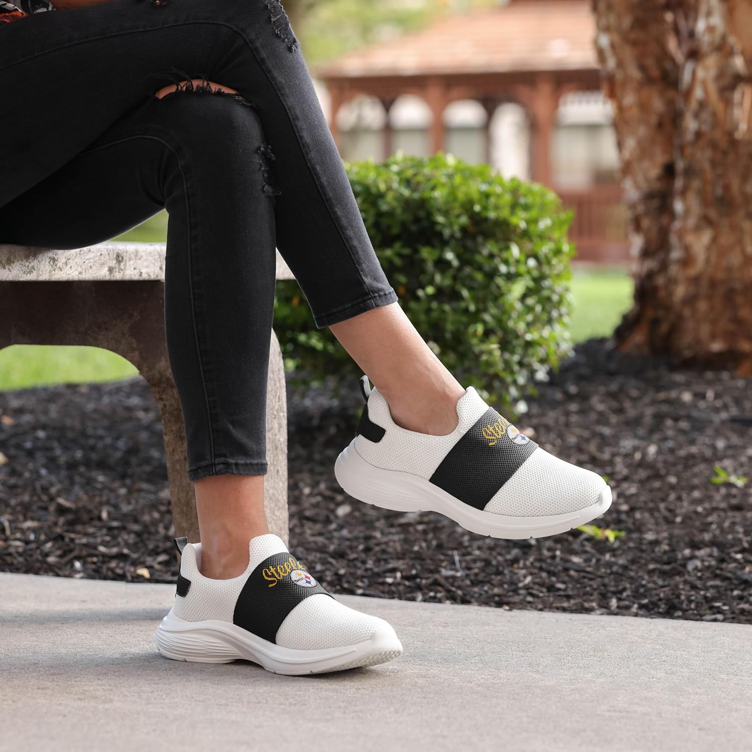 FOCO NFL Womens NFL Ladies Athletic Sport Team Script Wordmark Shoes Sneakers