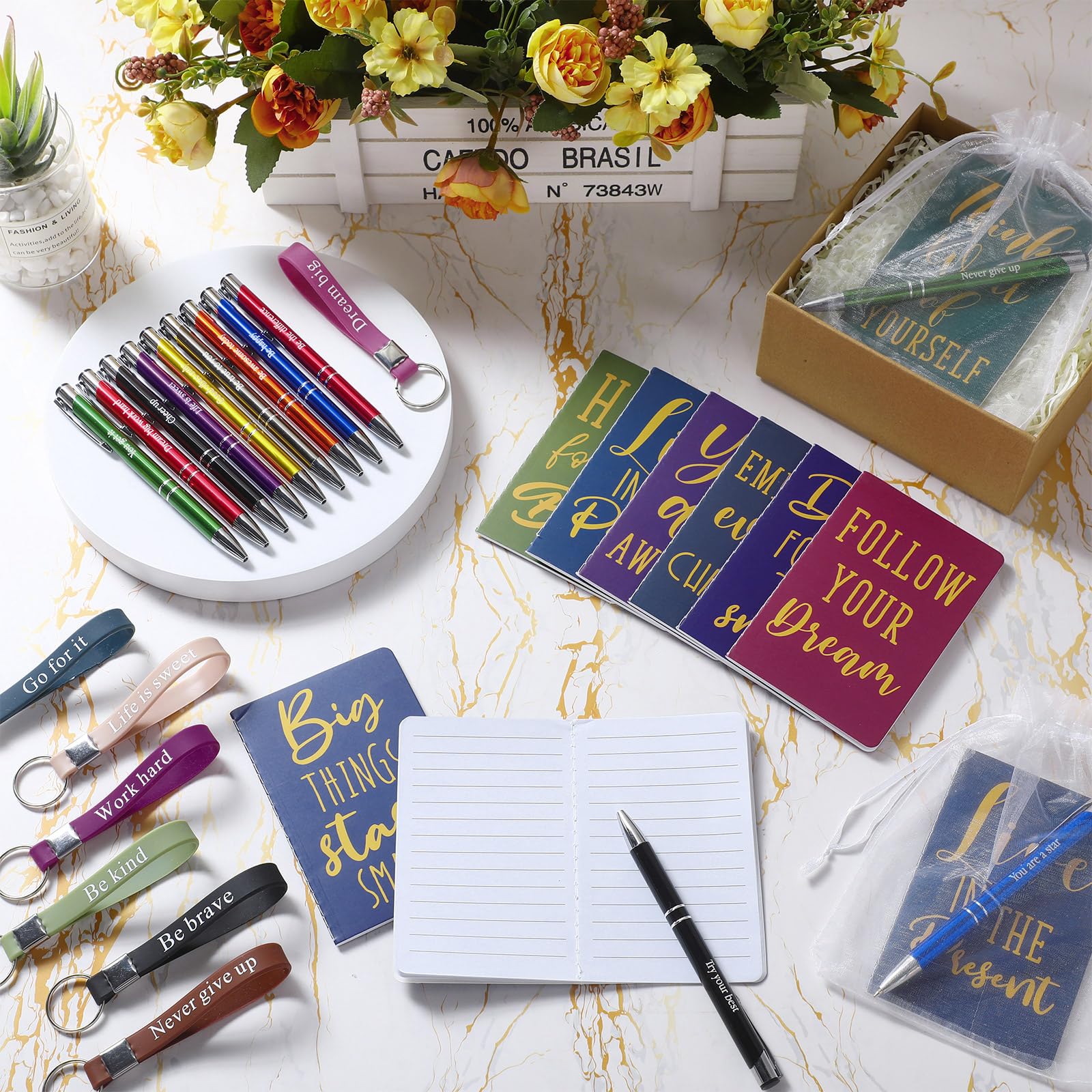 Pajean 128 cuadernos motivacionales a granel, regalos inspiradores, bolígrafos, llaveros de afirmación positiva, bolsas de organza para estudiantes, profesores, empleados, escuela, oficina, premios