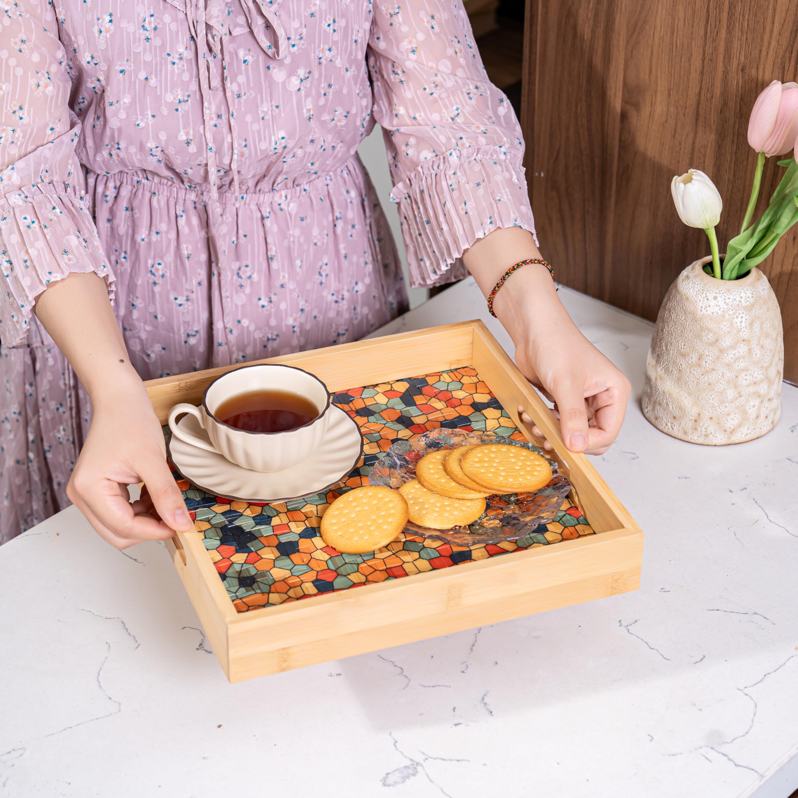 PEMAR Bandeja cuadrada de bambú de 12.2 pulgadas con asa para alimentos y bebidas, bandejas rectangulares de madera decorativas para mesa de café, comer en la cama (mosaico)