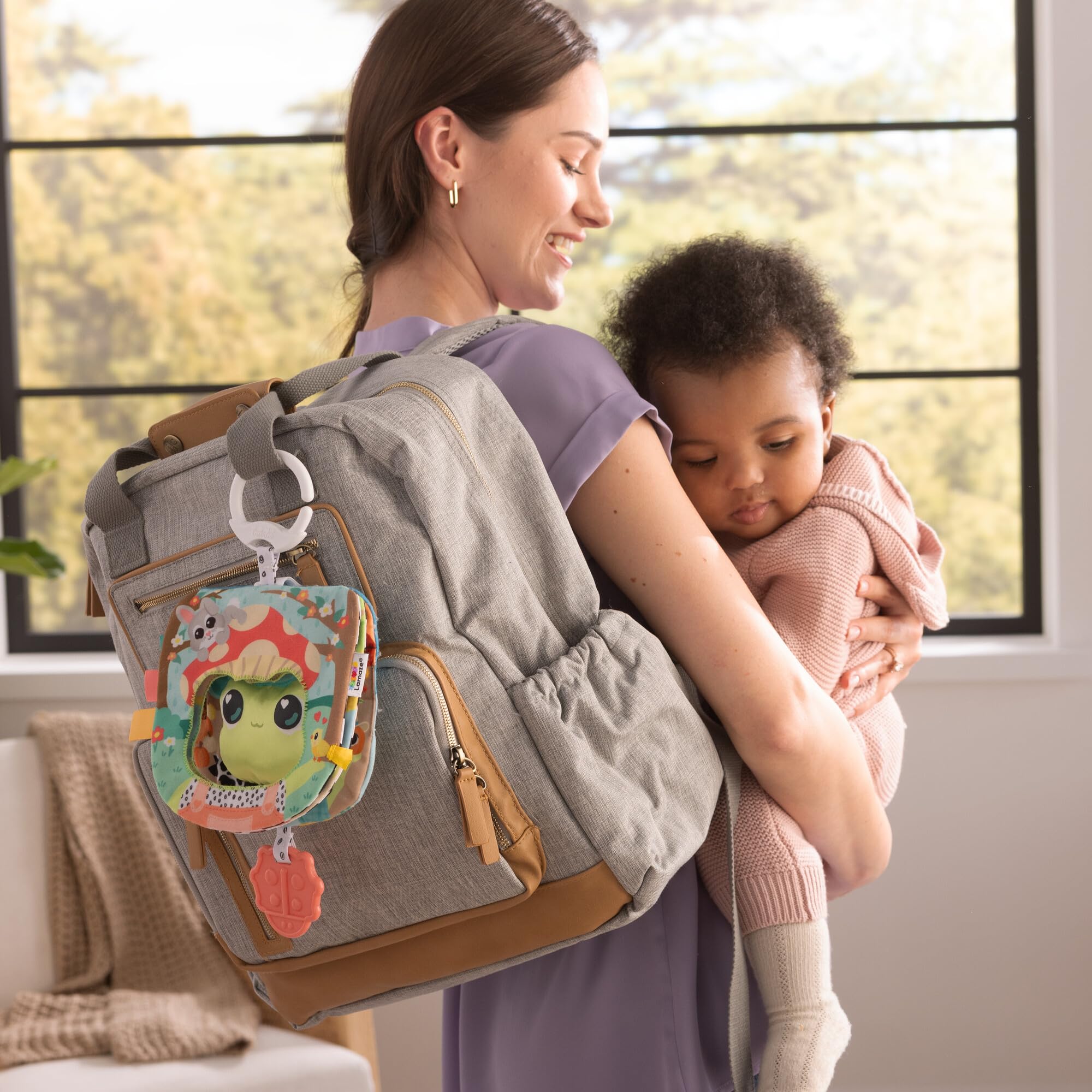 Lamaze Finlee's Look Book miękka książka dla niemowląt, interaktywna książka sezonowa, marszczone strony, satynowe wstążki, zabawka do żucia biedronki, wysoki kontrast i kolorowa, nauka sensoryczna