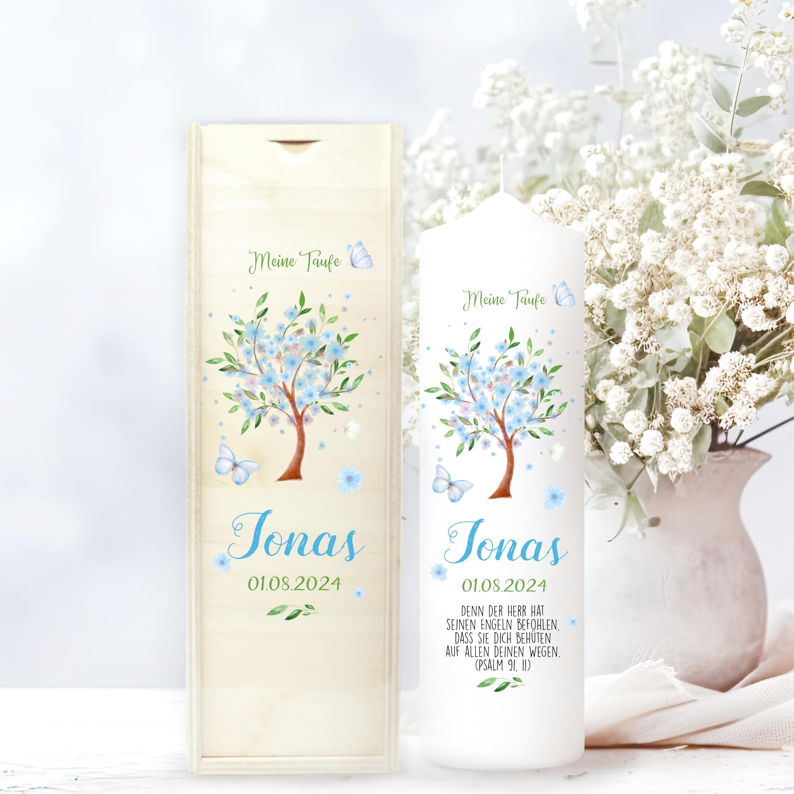 Wandtattoo Loft Taufkerze Junge mit Taufspruch, Motiv Baum mit Blüten, 25cm x 7cm, personalisierte Kerze, bedruckte Kerze Taufe, Stumpenkerze zur Taufe, individuelles Taufgeschenk