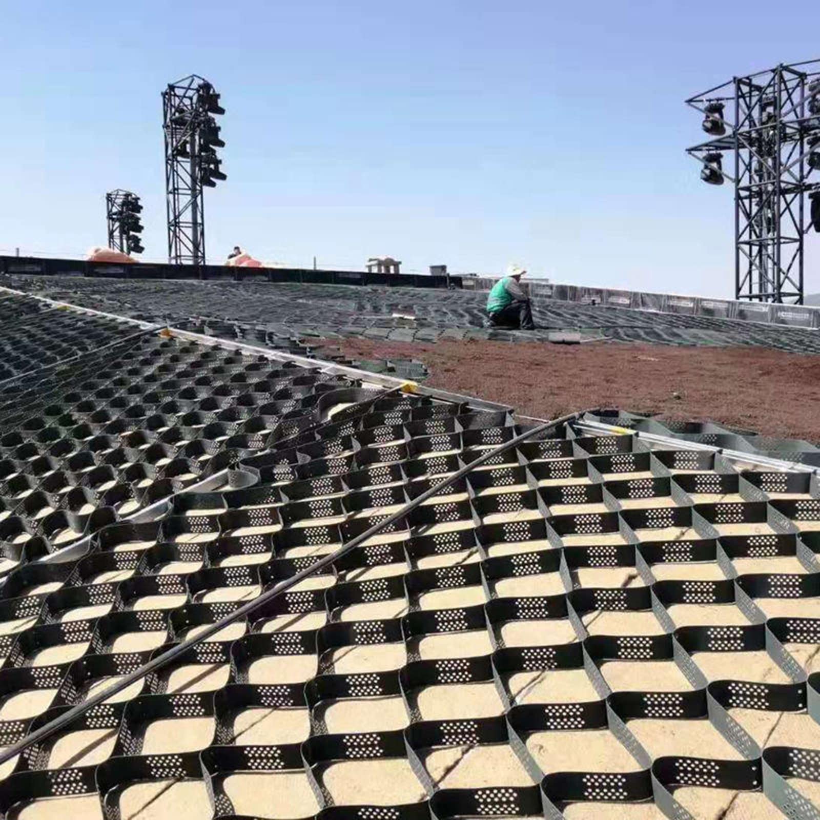 ADCUFF Geocelda Control De La Erosión, De Rejilla Permeable Estabilizador del Suelo Malla De Pavimentación para Colocación Muebles RV Camper, Fijador De Lodos del Suelo(Size:13x31ft/4x9.5m)