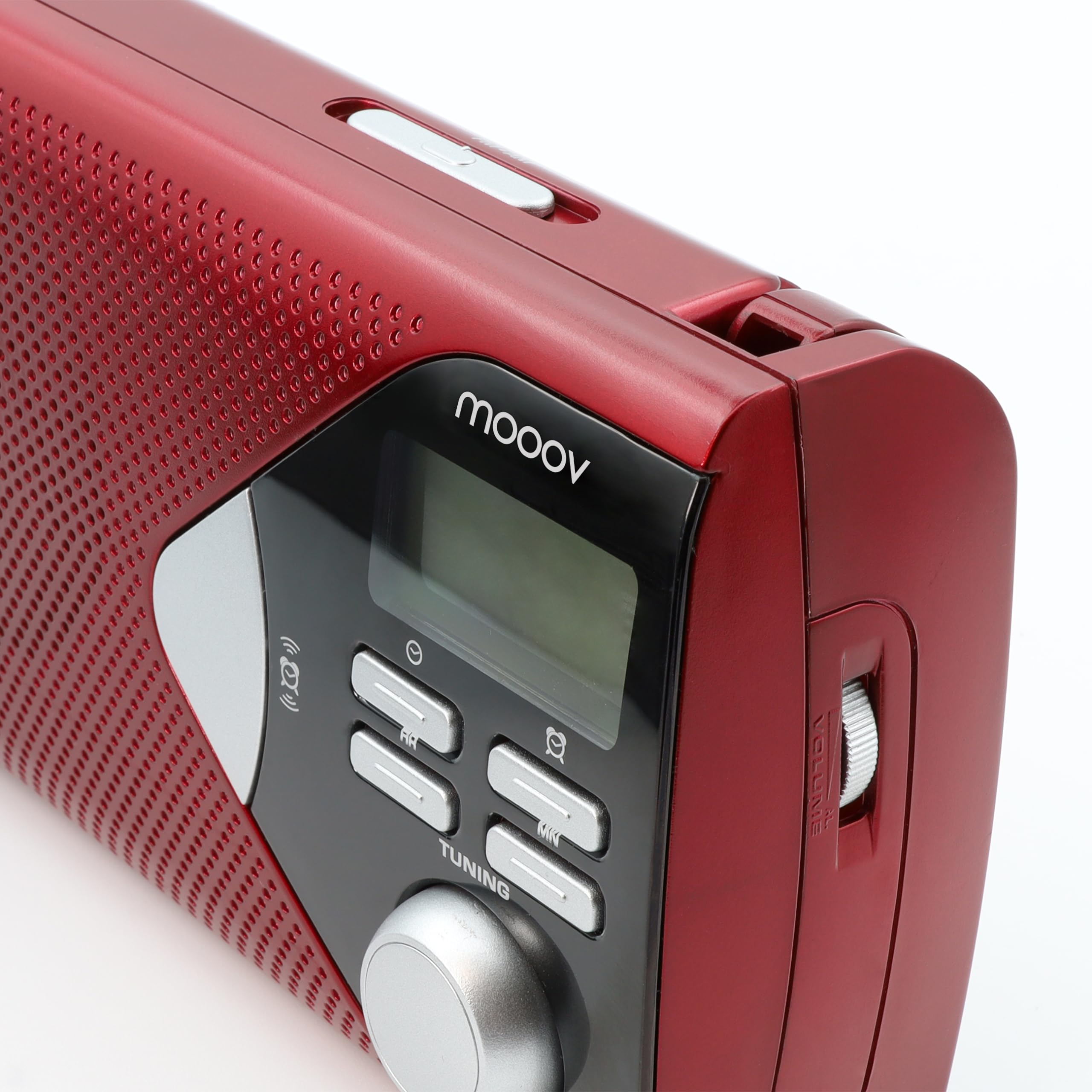 MOOOV 477201 Radio Portable à Pile FM/AM, Tuner Affichage Digital, Poste avec Poignée de Transport Rabattable, Facile d'Utilisation, Fonction Heure & Alarme, Secteur ou Piles - Rouge