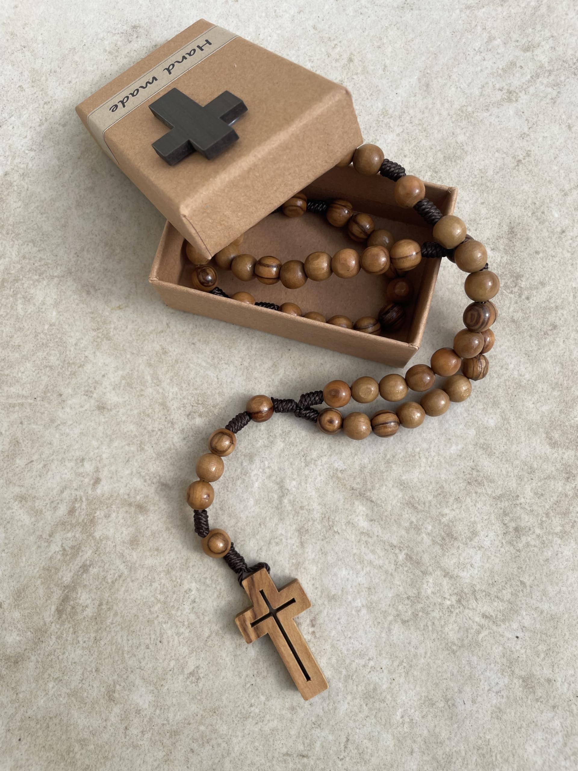 Chapelet en Bois d'Olivier Fait Main à Jérusalem,Rosaire dans sa boîte en Papier KraftavecCrucifix,CadeauBaptême,Communion,FêtesChrétiennes,Naissance,Anniversaire,Protection Voiture,Maison