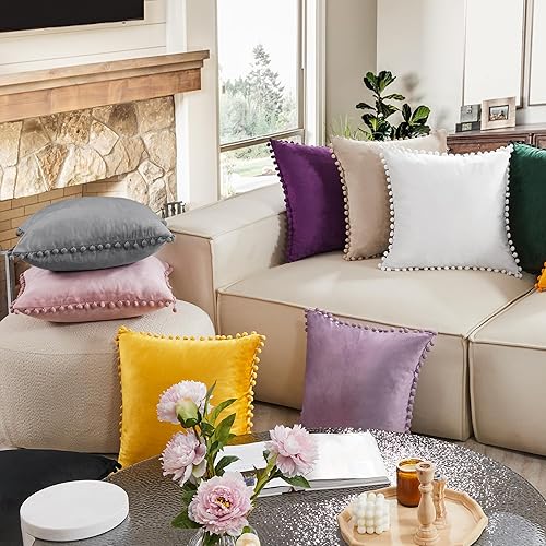 Miniatura 3 de Deconovo Juego de 2 fundas de almohada de terciopelo, 20 x 20 pulgadas, gris netural, pompones cuadrados suaves con funda de cremallera invisible