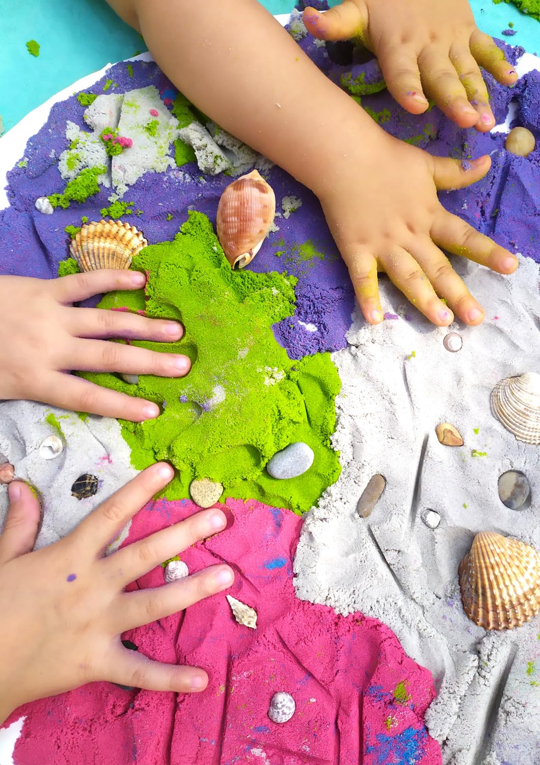 TUBAN kinetischer Sand - natürliches Spielsand 5 kg im wiederverschließbaren Eimer