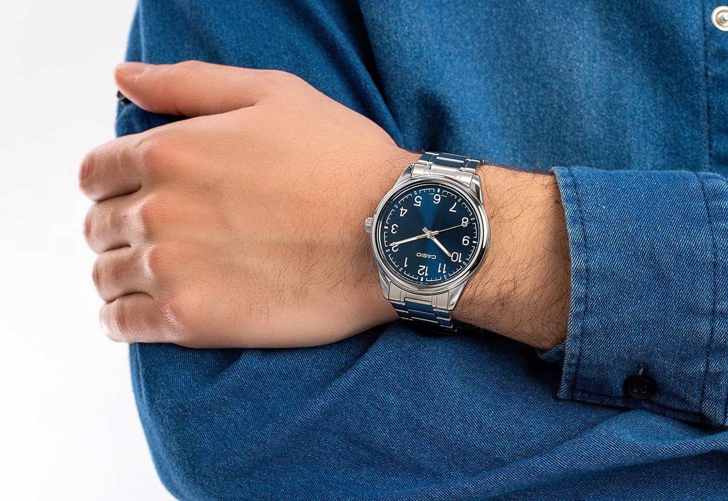 Casio MTP-V005D-2B4 Orologio analogico da uomo in acciaio inossidabile blu con quadrante semplice