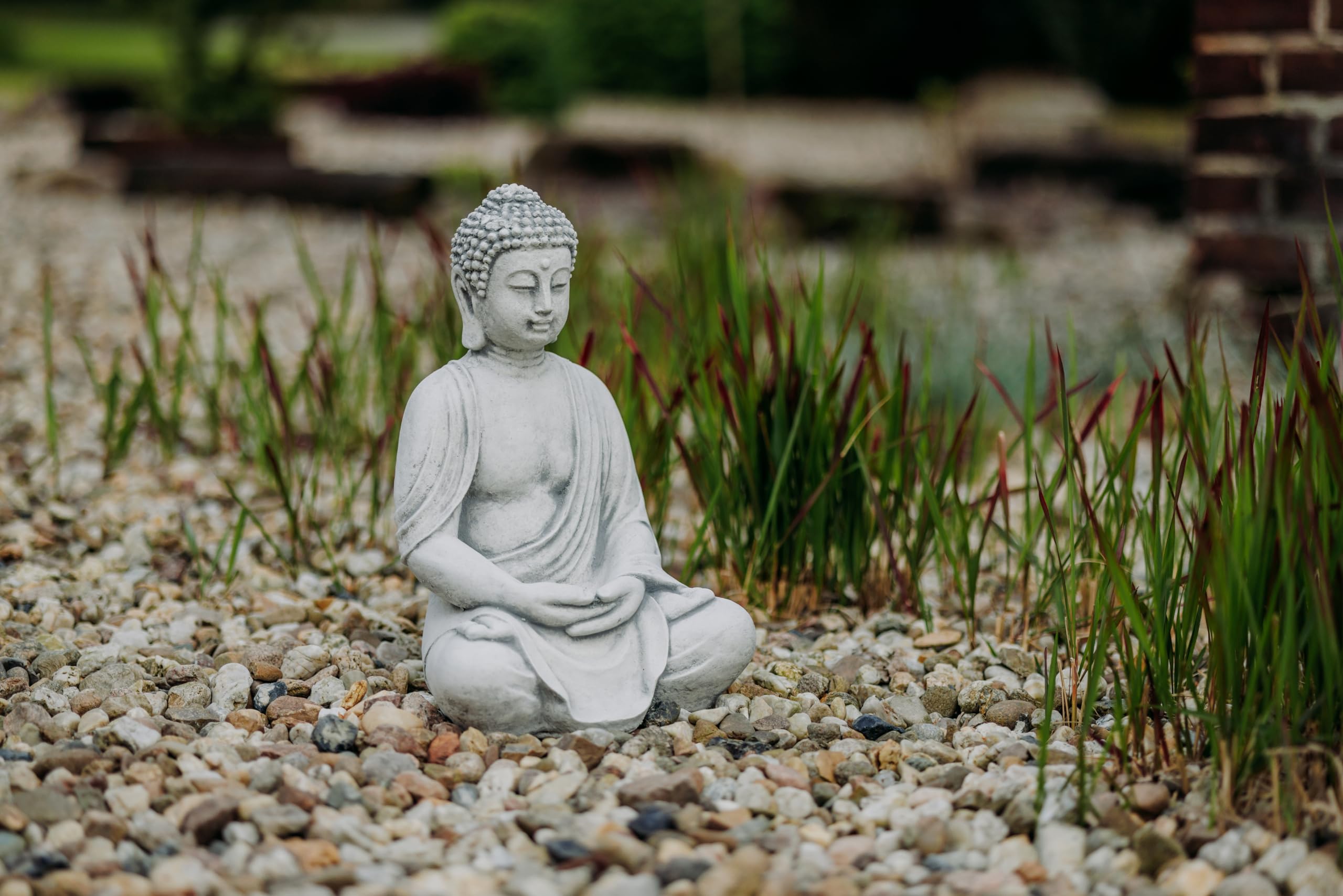 gartendekoparadies.de Sitzende Buddha Statue, Steinfigur, H. 39 cm, 12 kg, Grau, frostsicher aus Steinguss für Außenbereich