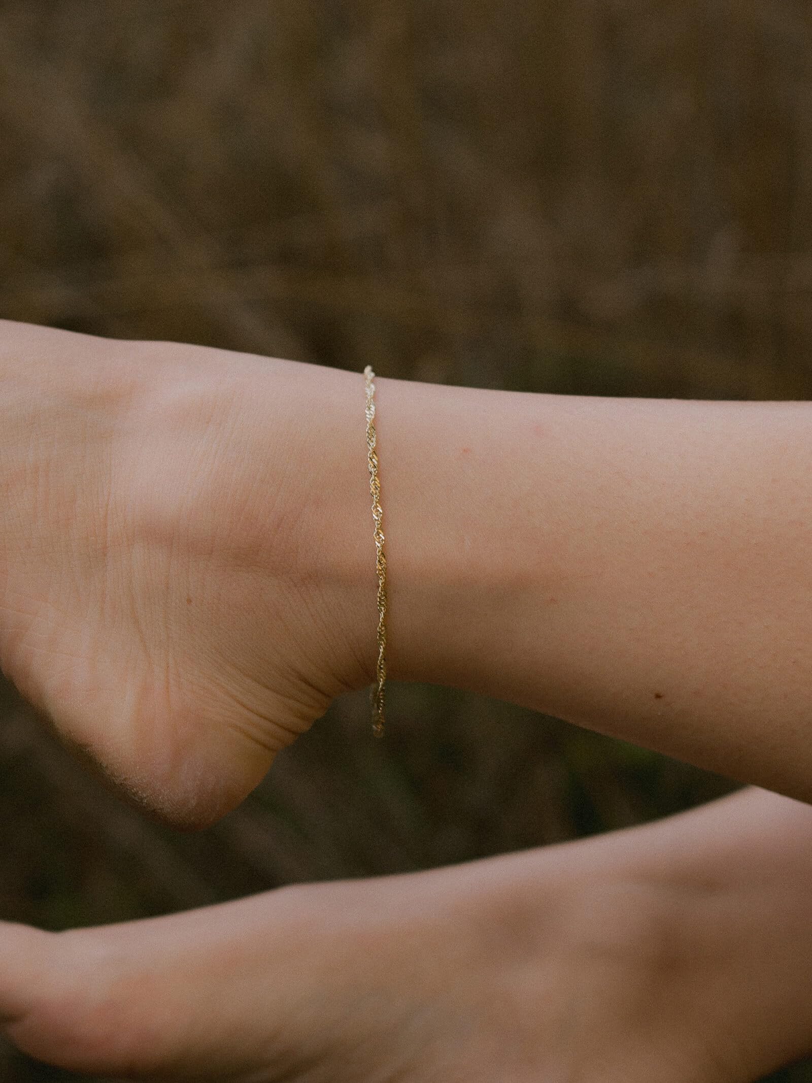modabilé Damen Fußkette Singapurkette 333er Gold (25cm bis 28cm I 2,4mm Breit) Fußband 333 ohne Anhänger Gelbgold Singapur I Goldenes Fußkettchen für Frauen mit Geschenk-Etui I Made in Germany