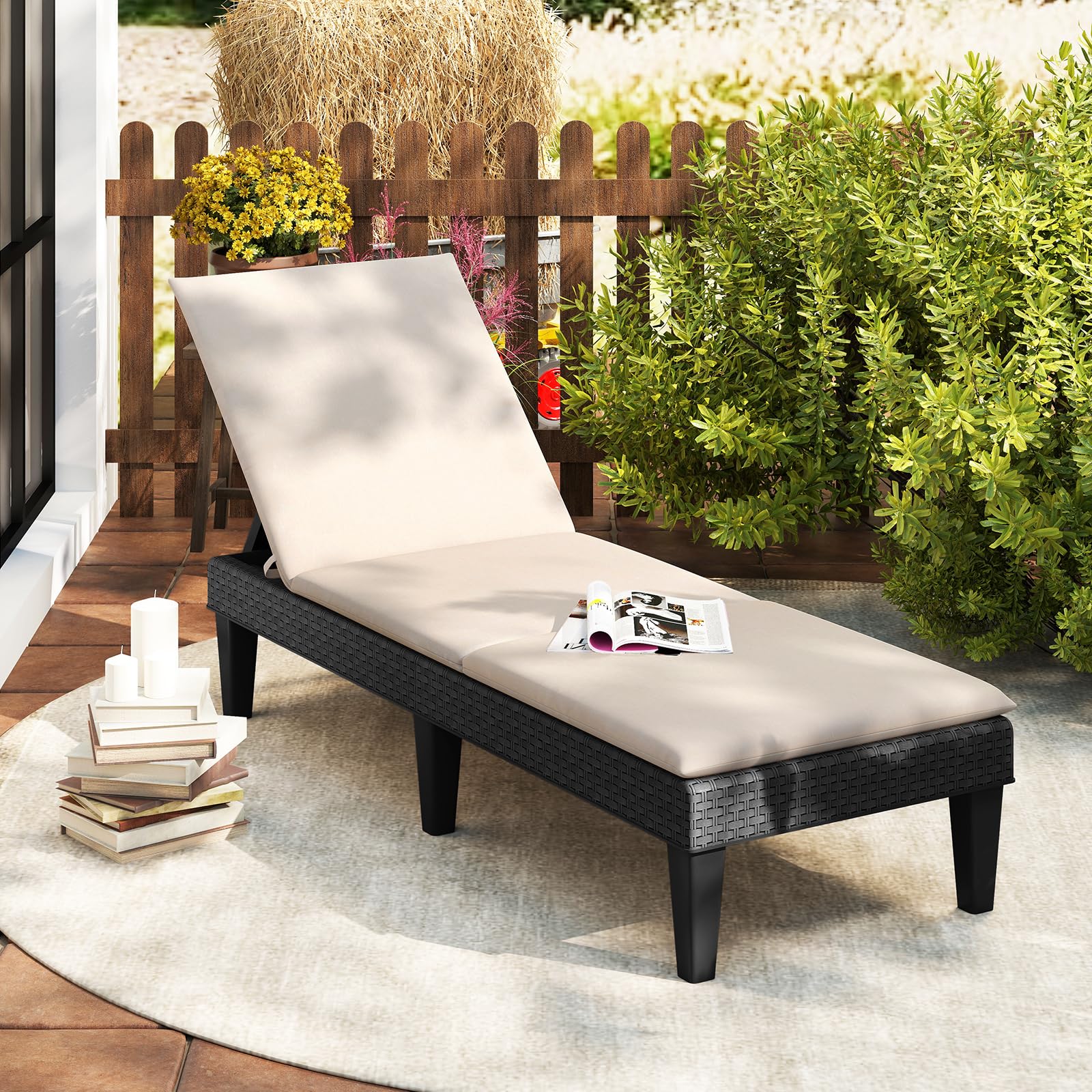 Giantex Coussin Bain de Soleil Lot de 2, Coussin Chaise Longue Pliant avec Attaches à Crochets et Boucles, Matelas Bain de Soleil pour Meubles de Patio Intérieurs et Extérieurs, 182 x 59 cm, Beige