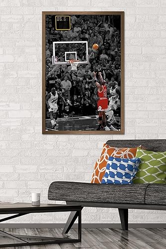Miniatura 2 de Trends International Michael Jordan - Póster de pared The Shot, 34 pulgadas de largo x 22.4 pulgadas, versión enmarcada en bronce