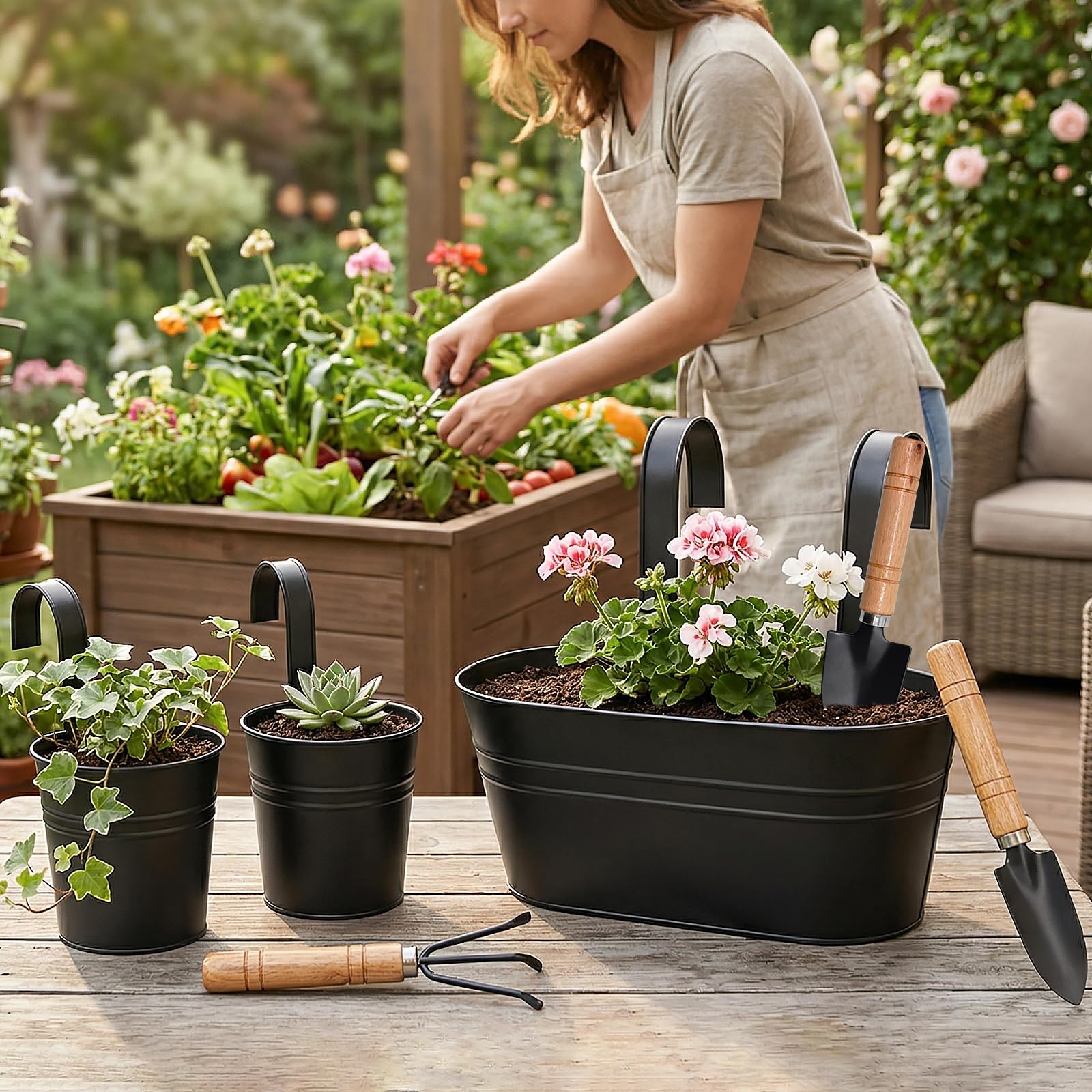 6PCS Pots de Fleurs Suspendus avec 3 Outils de Jardinage, Jardiniere Suspendue avec Trou de Drainage et Crochets Amovibles, Résistantes à la Rouille, Pots pour Balcon, Balustrade, Clôture