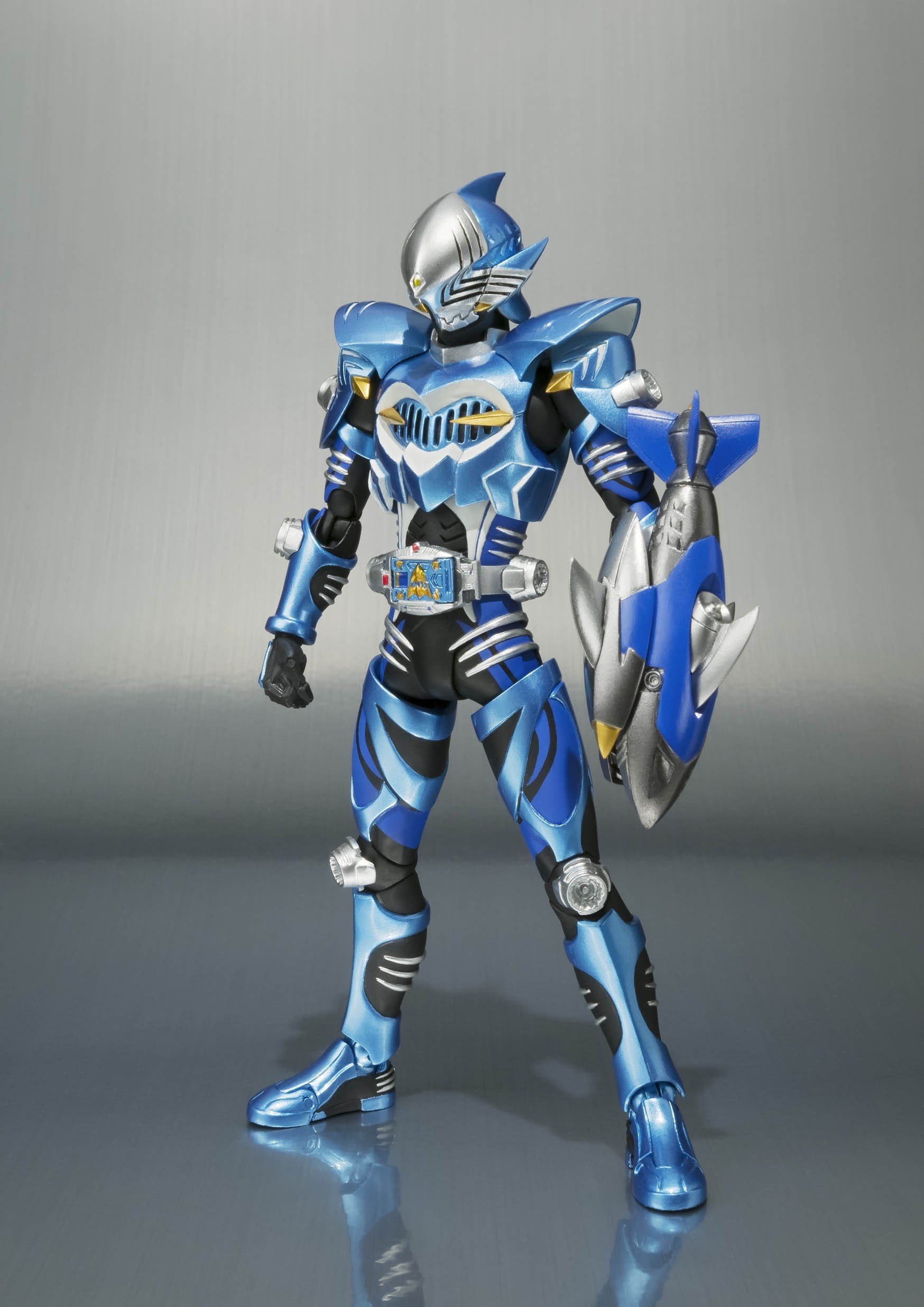 Amazon.co.jp: S.H.フィギュアーツ 仮面ライダーアビス : おもちゃ