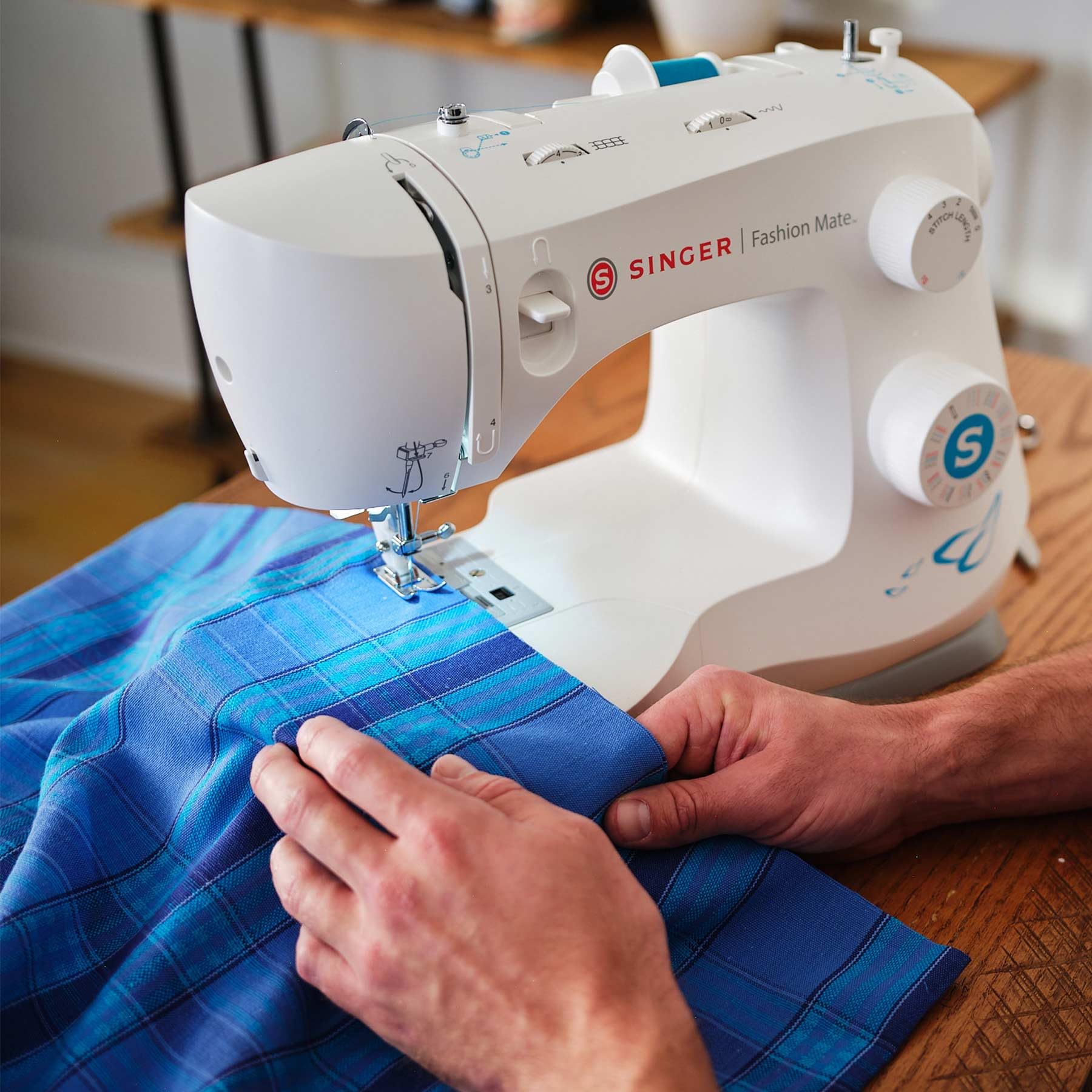SINGER Fashion Mate™ 3342 Lightweight & Portable Sewing Machine with Accessory Kit | 32 Built-In Stitches, Free Arm, Full Metal frame, LED Light & 1-step Buttonhole | Great for Crafts & Mending