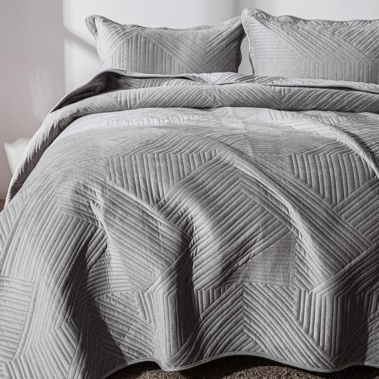 Colcha Cama, Suaves y Ligeras, Modernas - Terciopelo de Leche Extrasuave, Cubrecama Moderno y Elegante Tejido Fino, Cubre Cama Multiusos, para Todas Las Estaciones,Light Gray,220 * 240cm